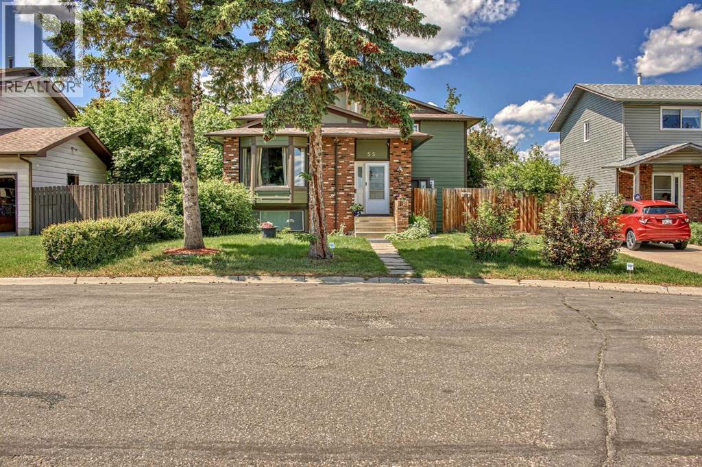 Single Family House 4 Level for Sale in  Bermuda Close NW Beddington Heights Calgary 