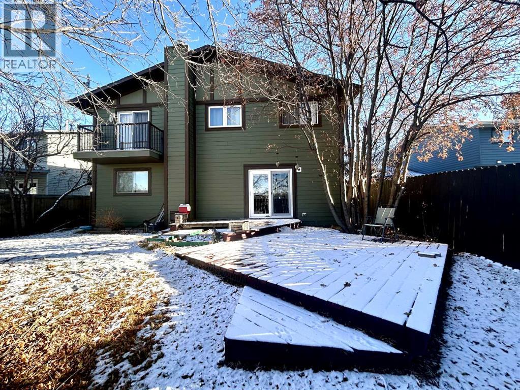 Single Family House 4 Level for Sale in  Bermuda Close NW Beddington Heights Calgary 