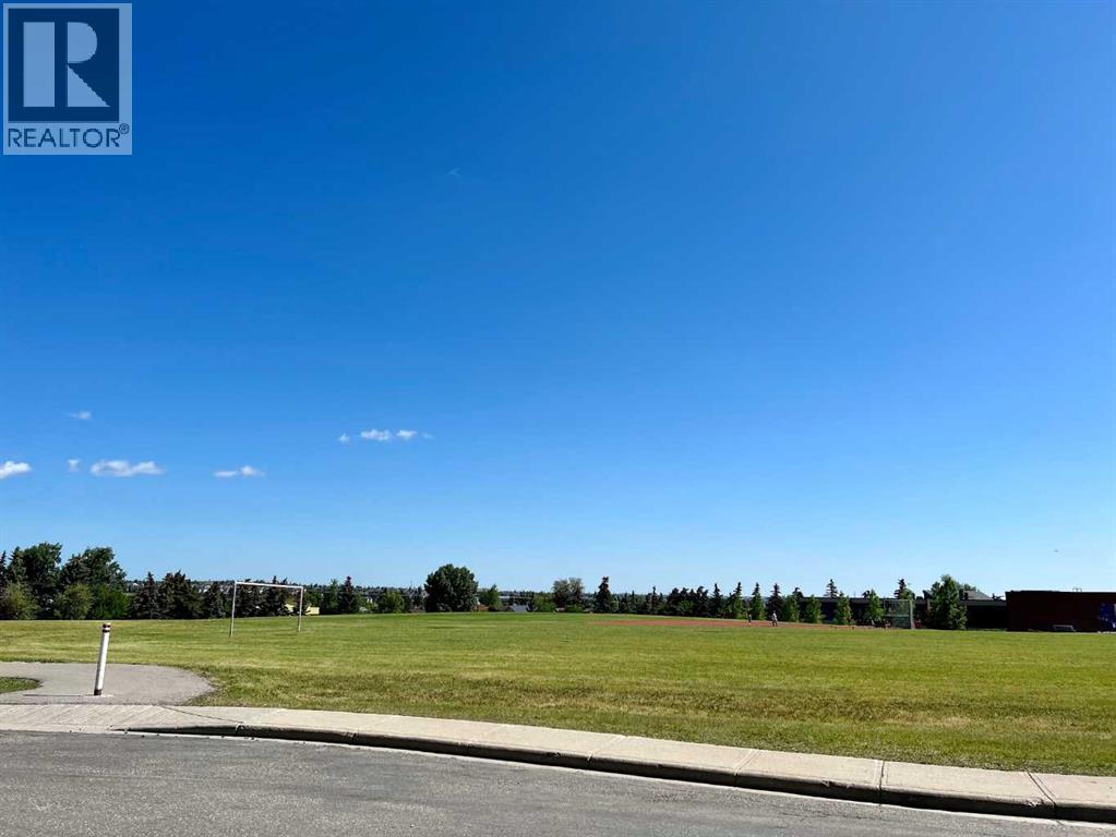 Single Family House 4 Level for Sale in  Bermuda Close NW Beddington Heights Calgary 