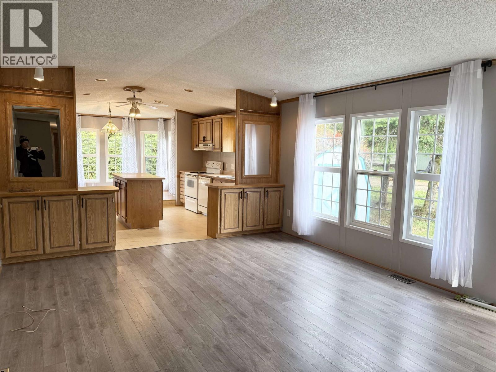 96 1413 SUNSHINE COAST HIGHWAY, Gibsons