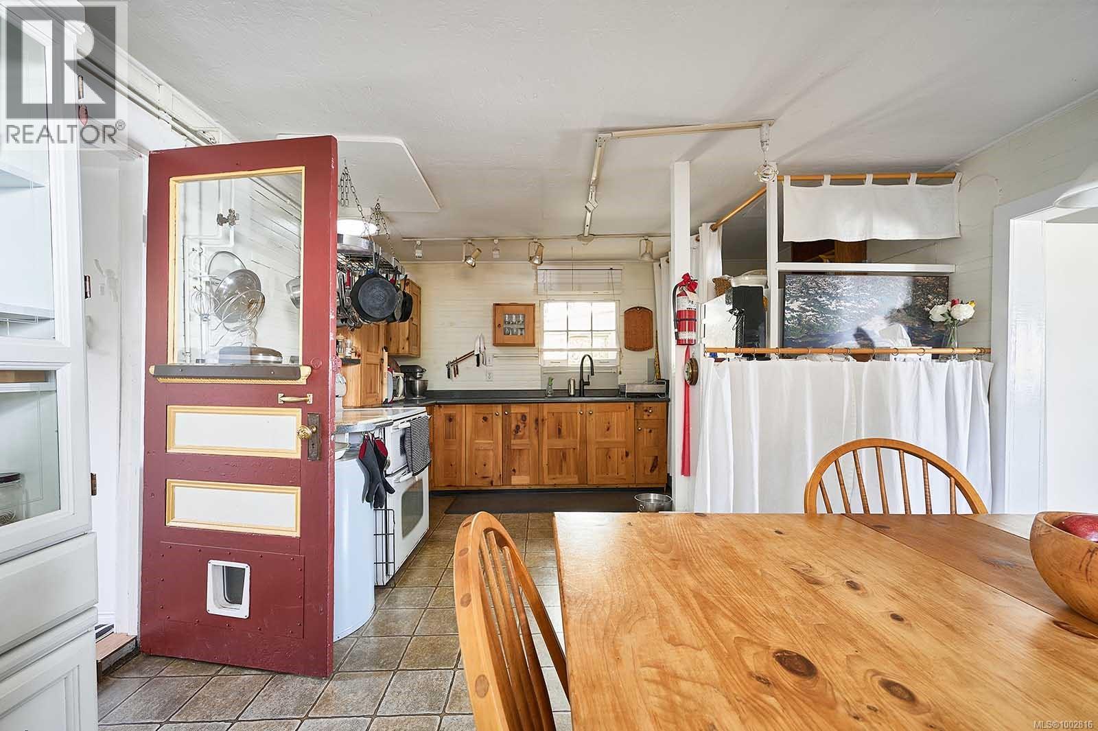  9005 Lochside Drive, North Saanich