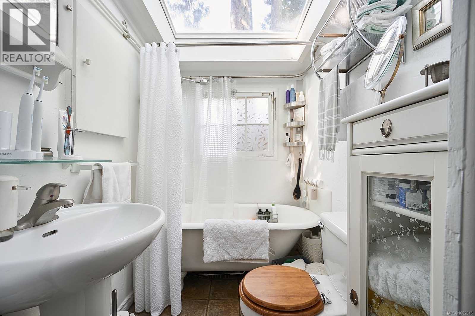  9005 Lochside Drive, North Saanich