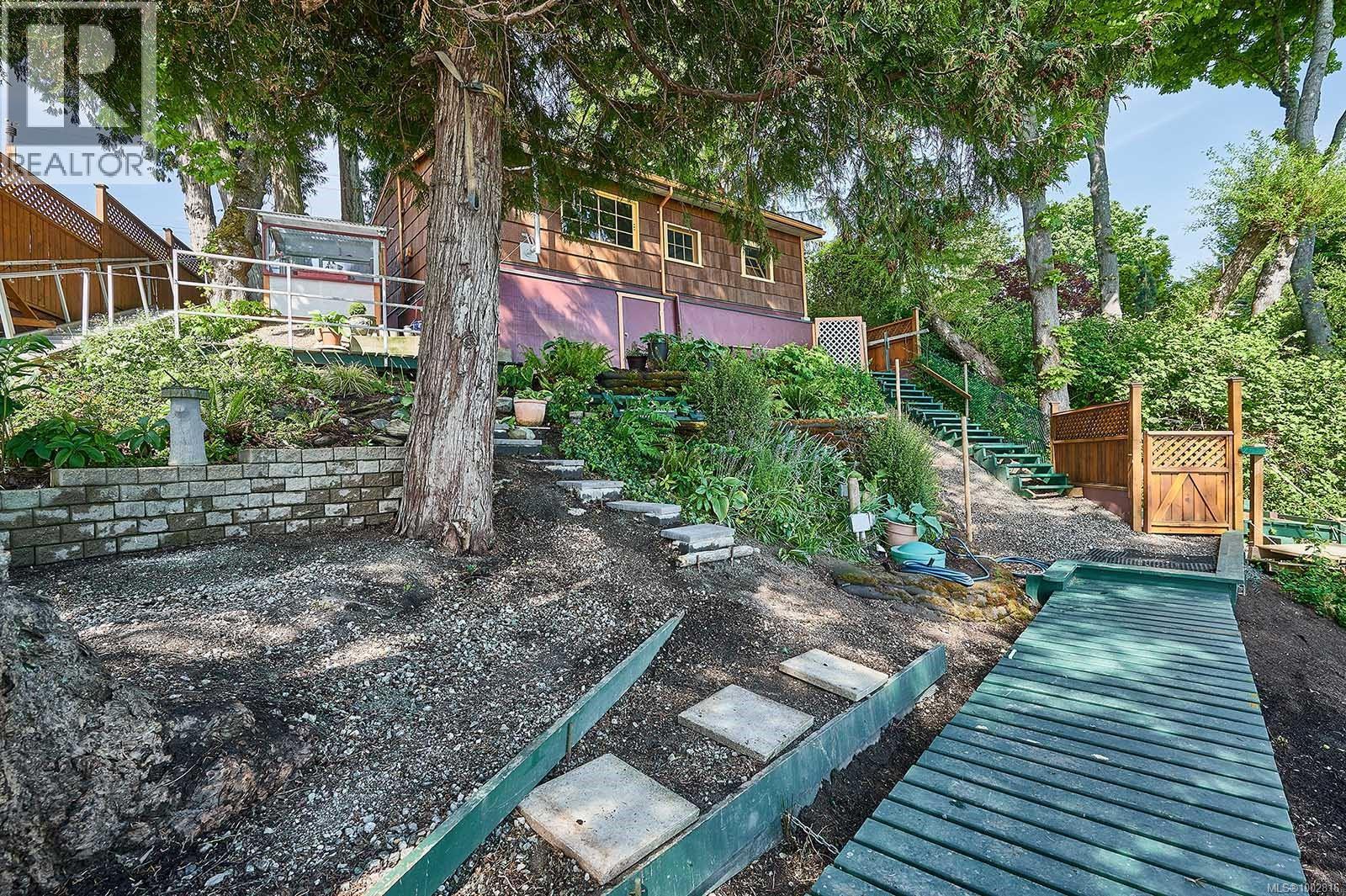  9005 Lochside Drive, North Saanich