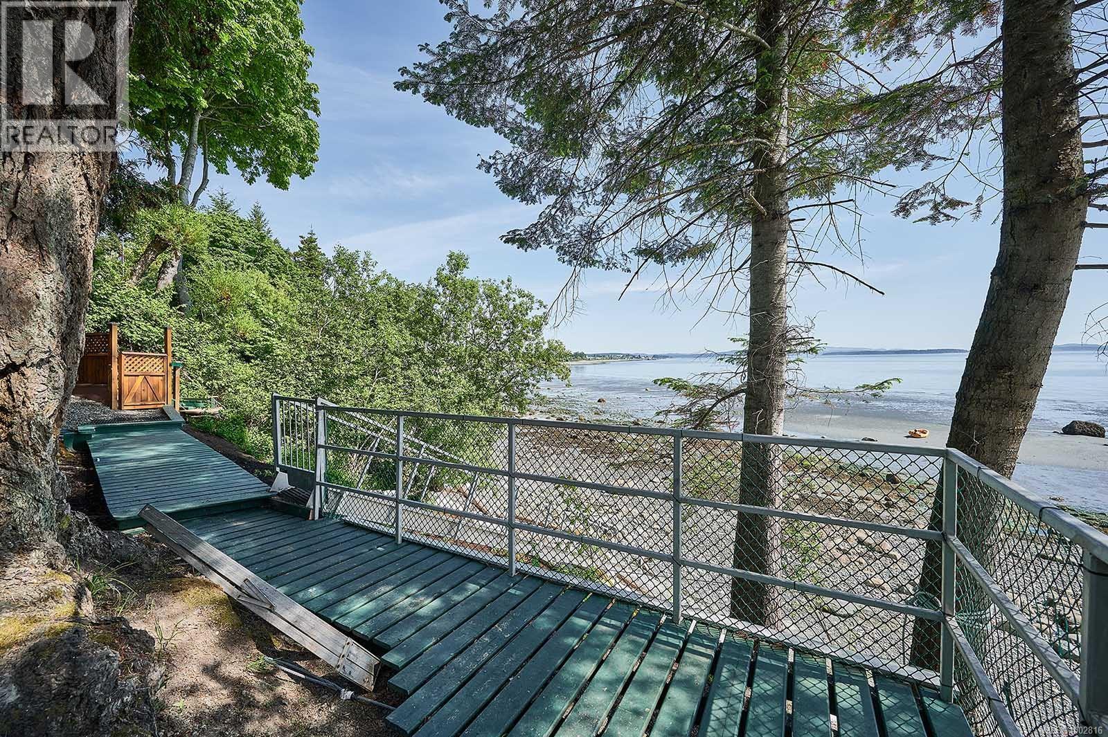  9005 Lochside Drive, North Saanich