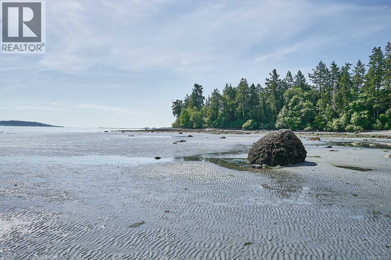  9005 Lochside Drive, North Saanich