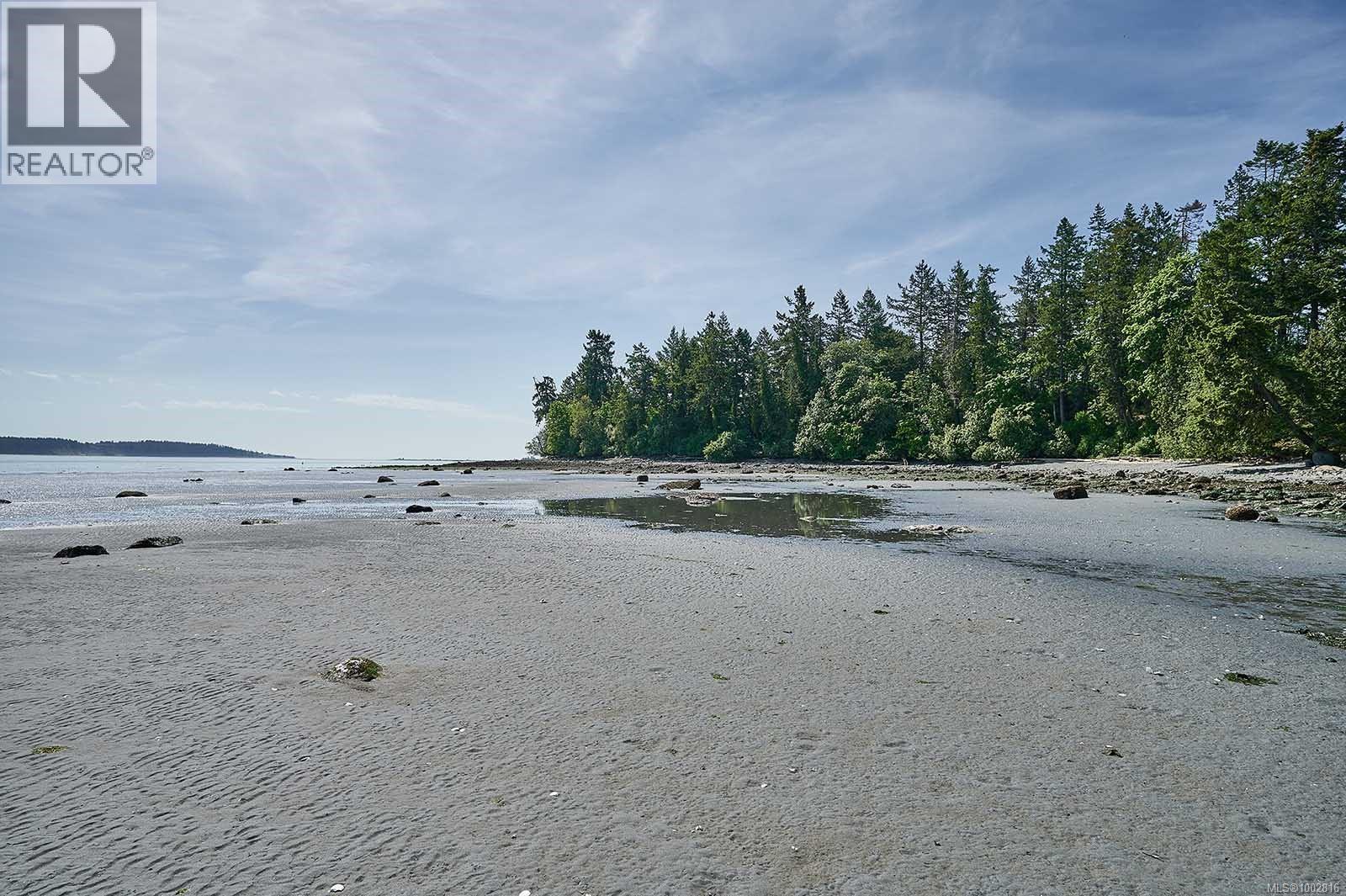  9005 Lochside Drive, North Saanich