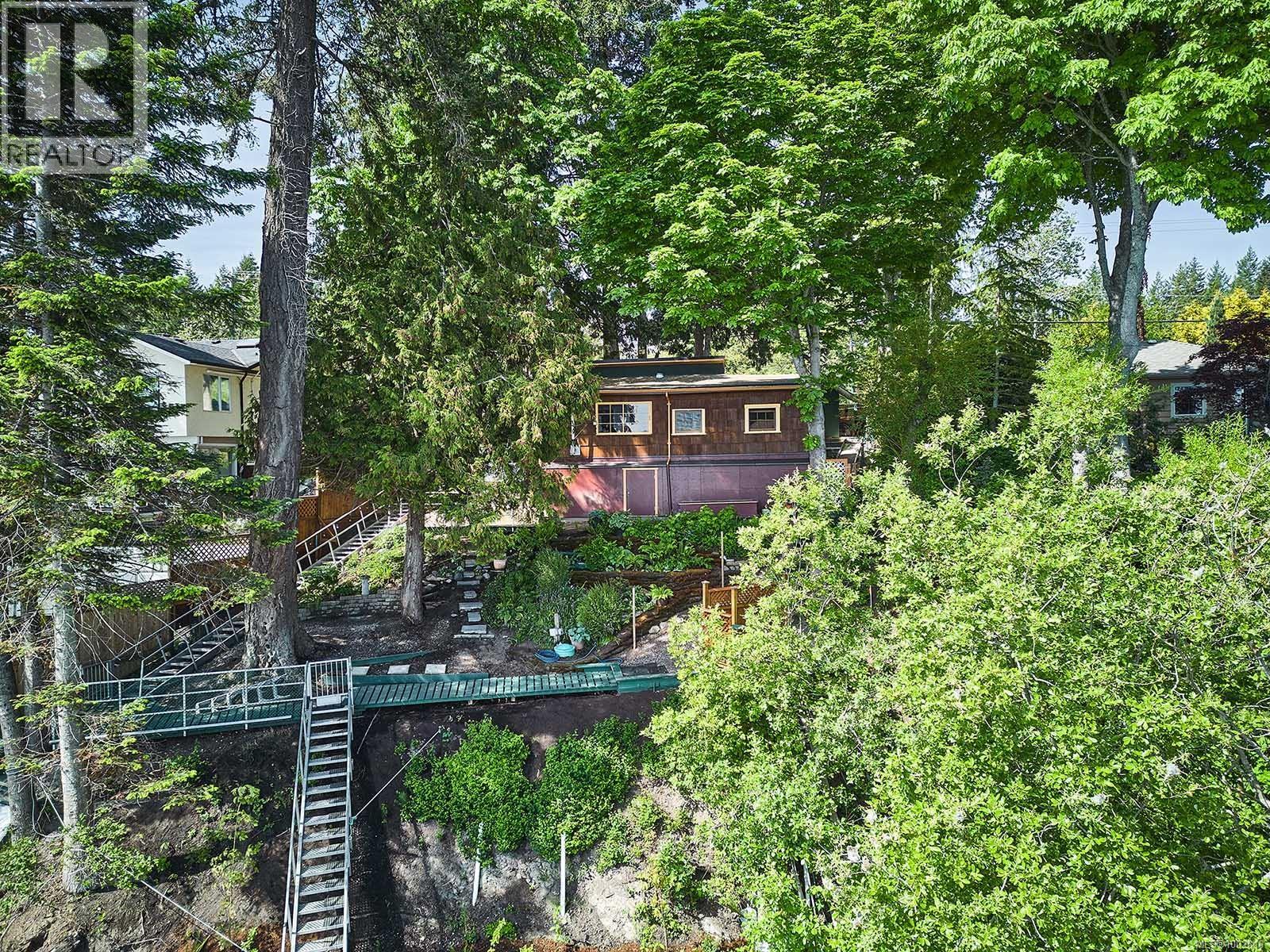  9005 Lochside Drive, North Saanich