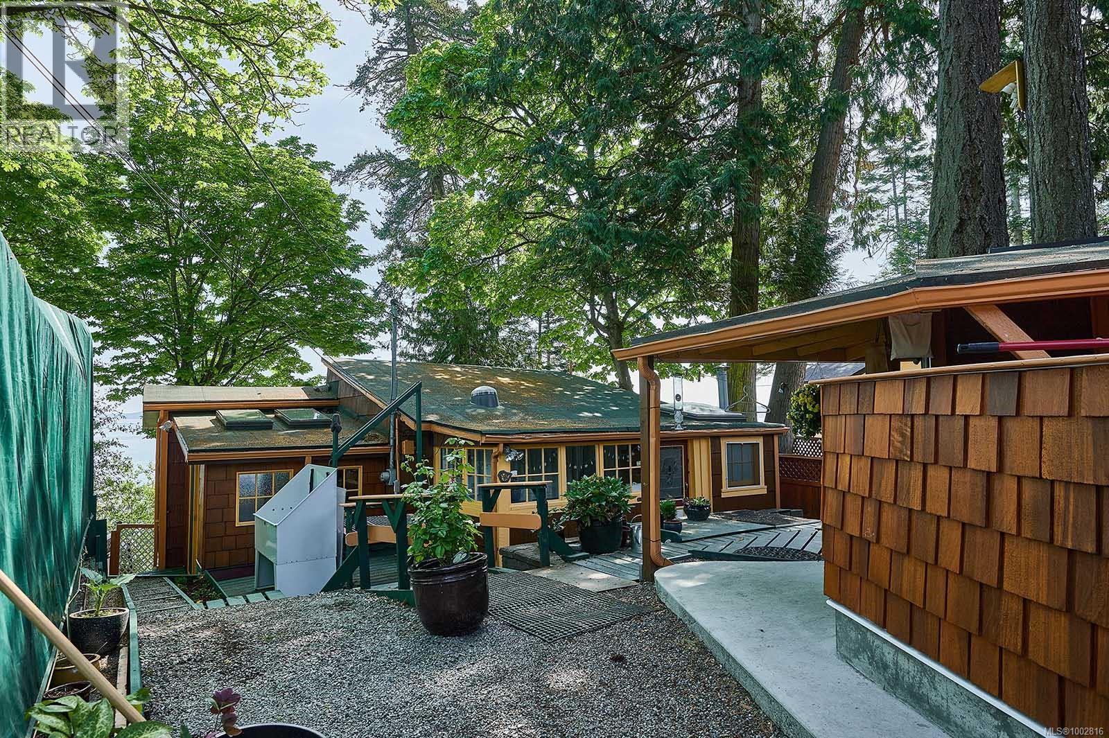  9005 Lochside Drive, North Saanich