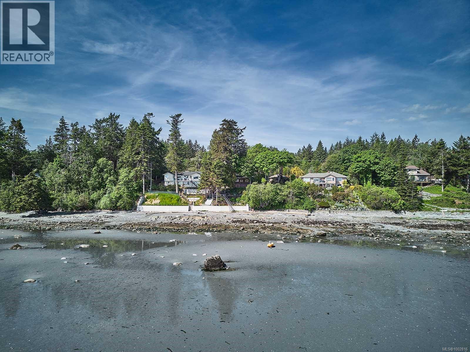  9005 Lochside Drive, North Saanich