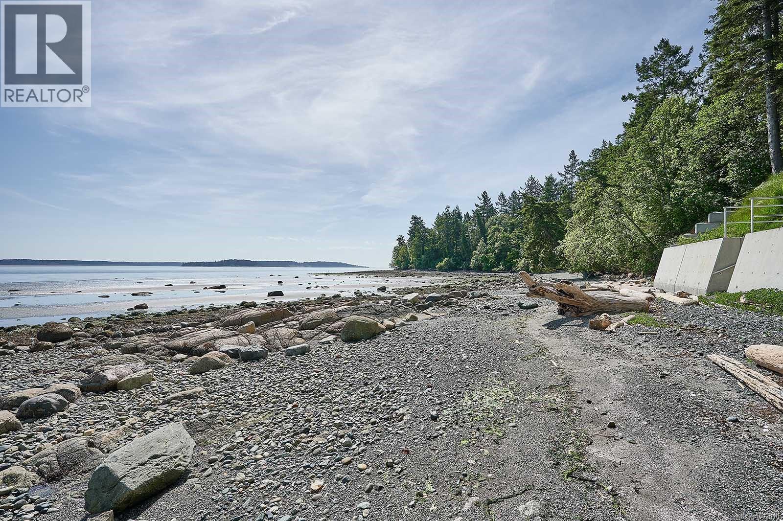  9005 Lochside Drive, North Saanich