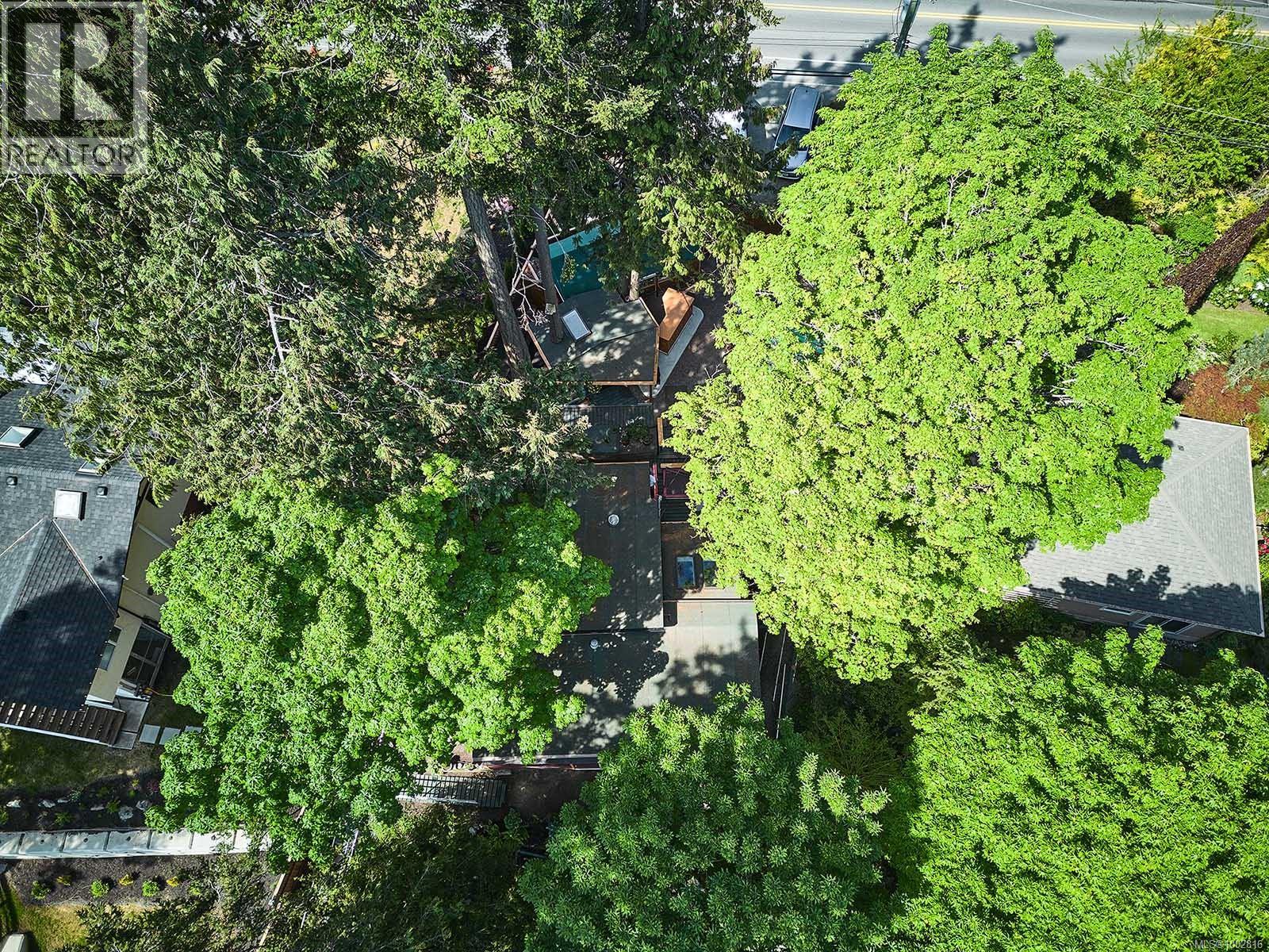  9005 Lochside Drive, North Saanich