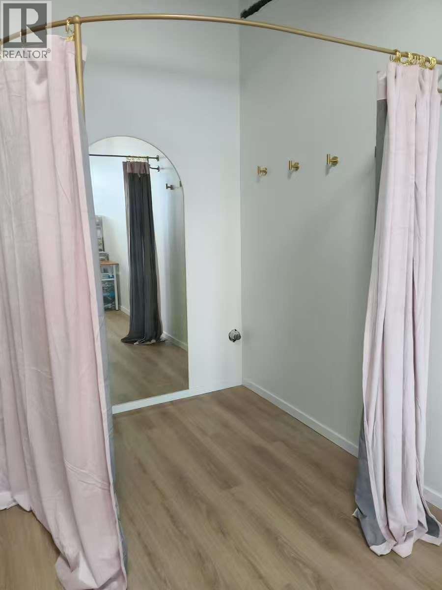 Office in Burnaby - Image 10