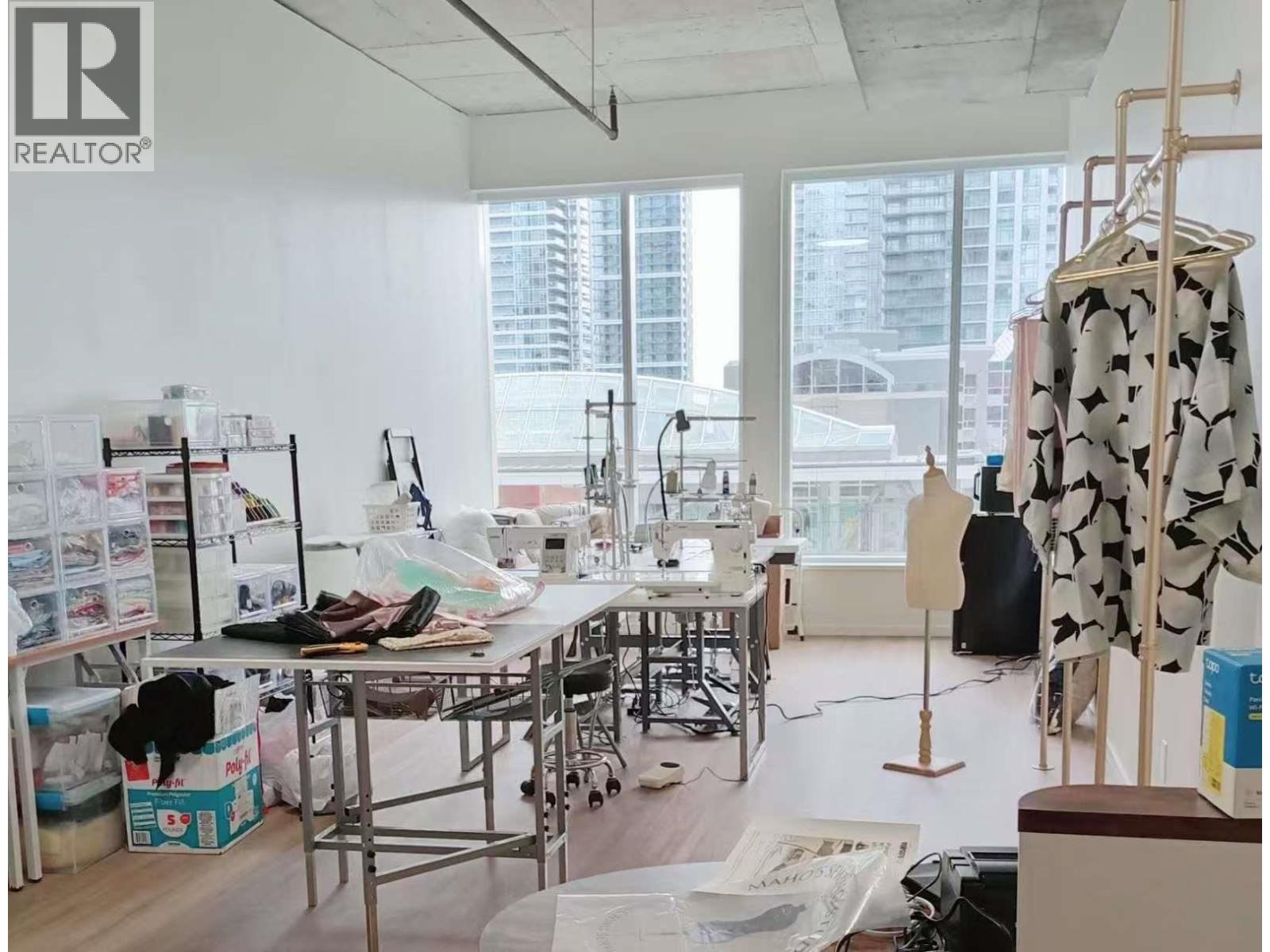 Office in Burnaby - Image 9