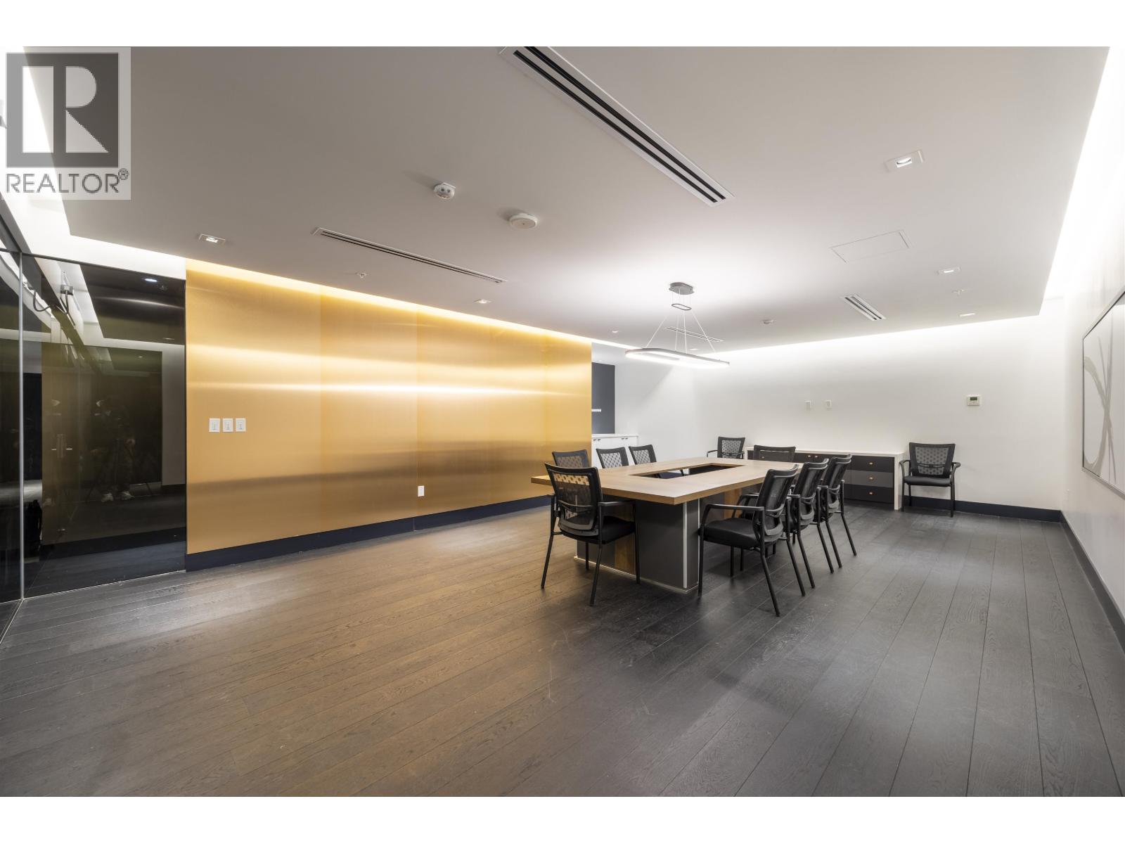 Office in Burnaby - Image 4