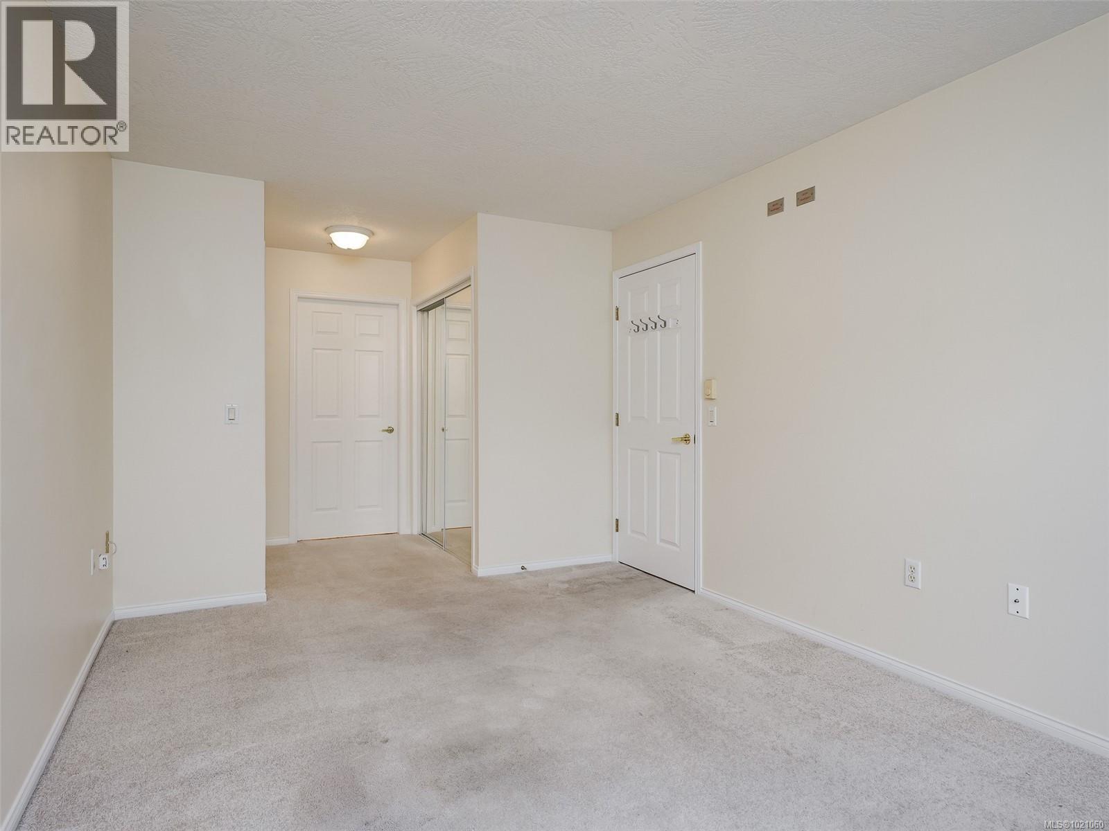 310 1485 Garnet Road, Saanich