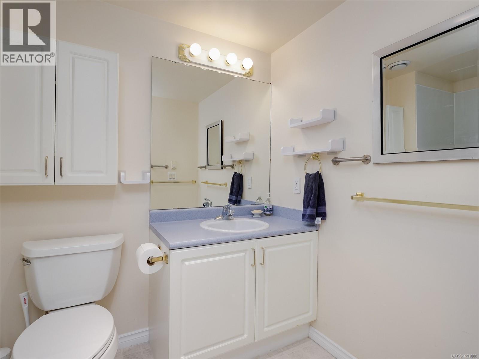 310 1485 Garnet Road, Saanich