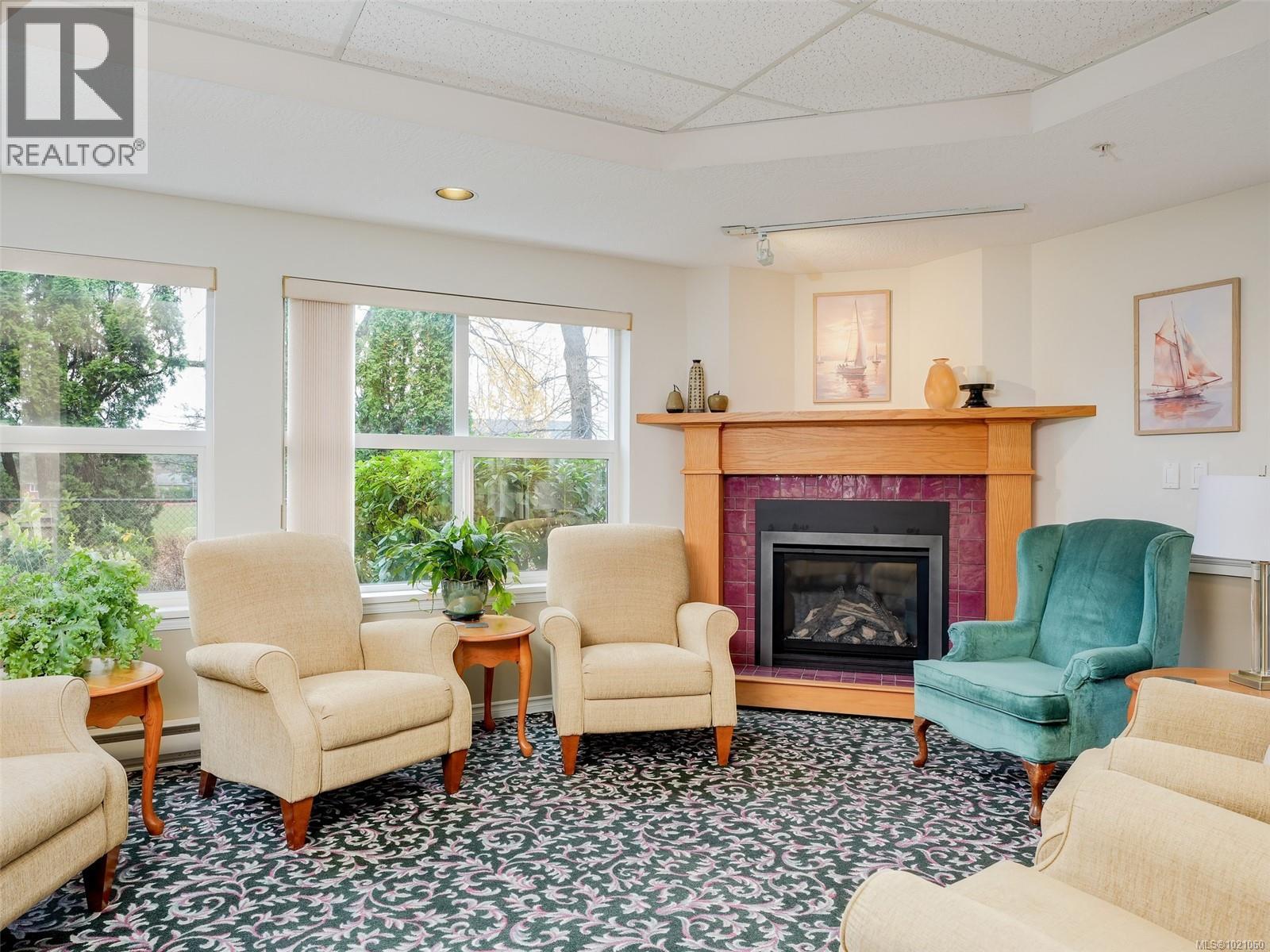 310 1485 Garnet Road, Saanich