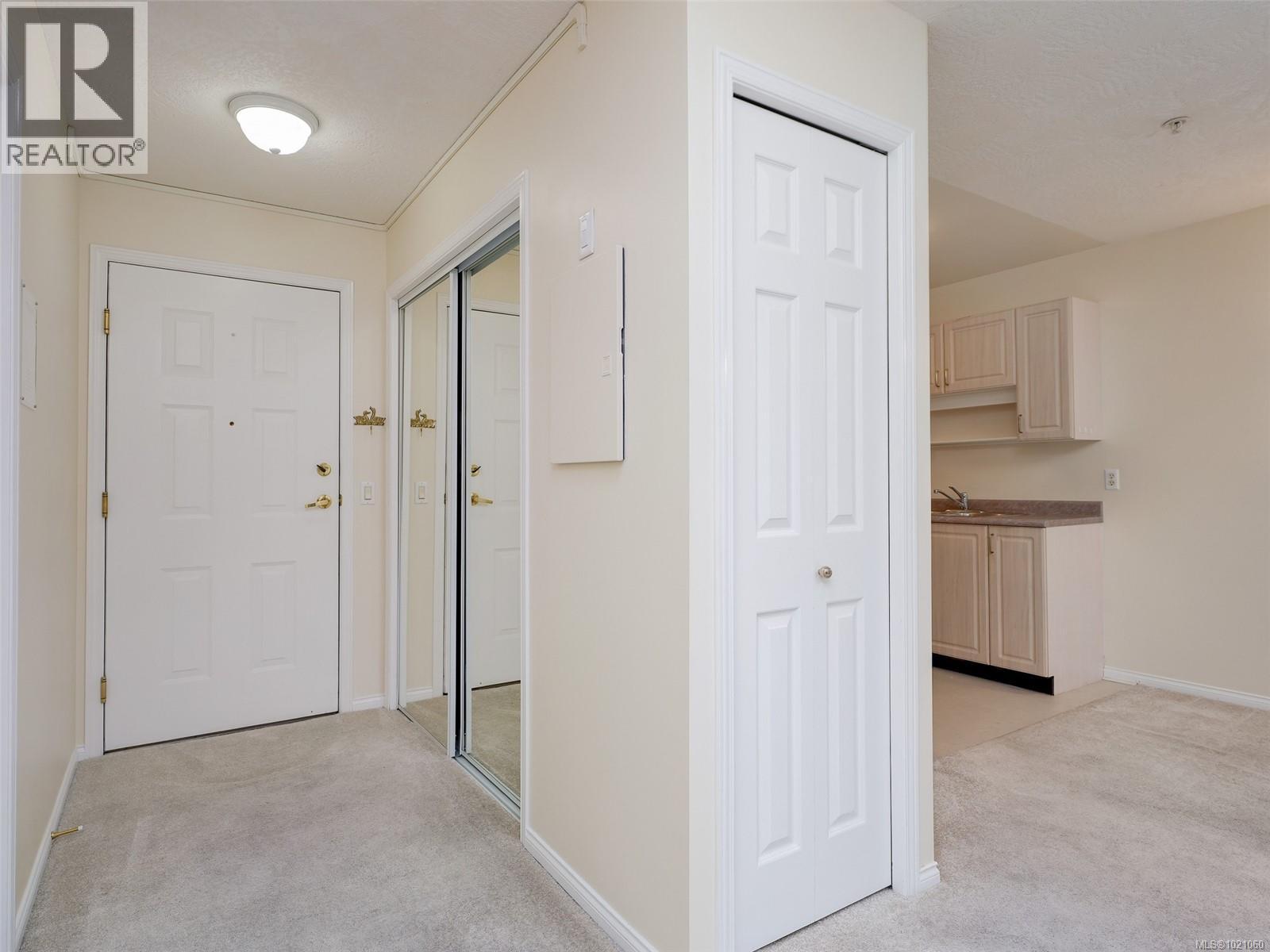 310 1485 Garnet Road, Saanich