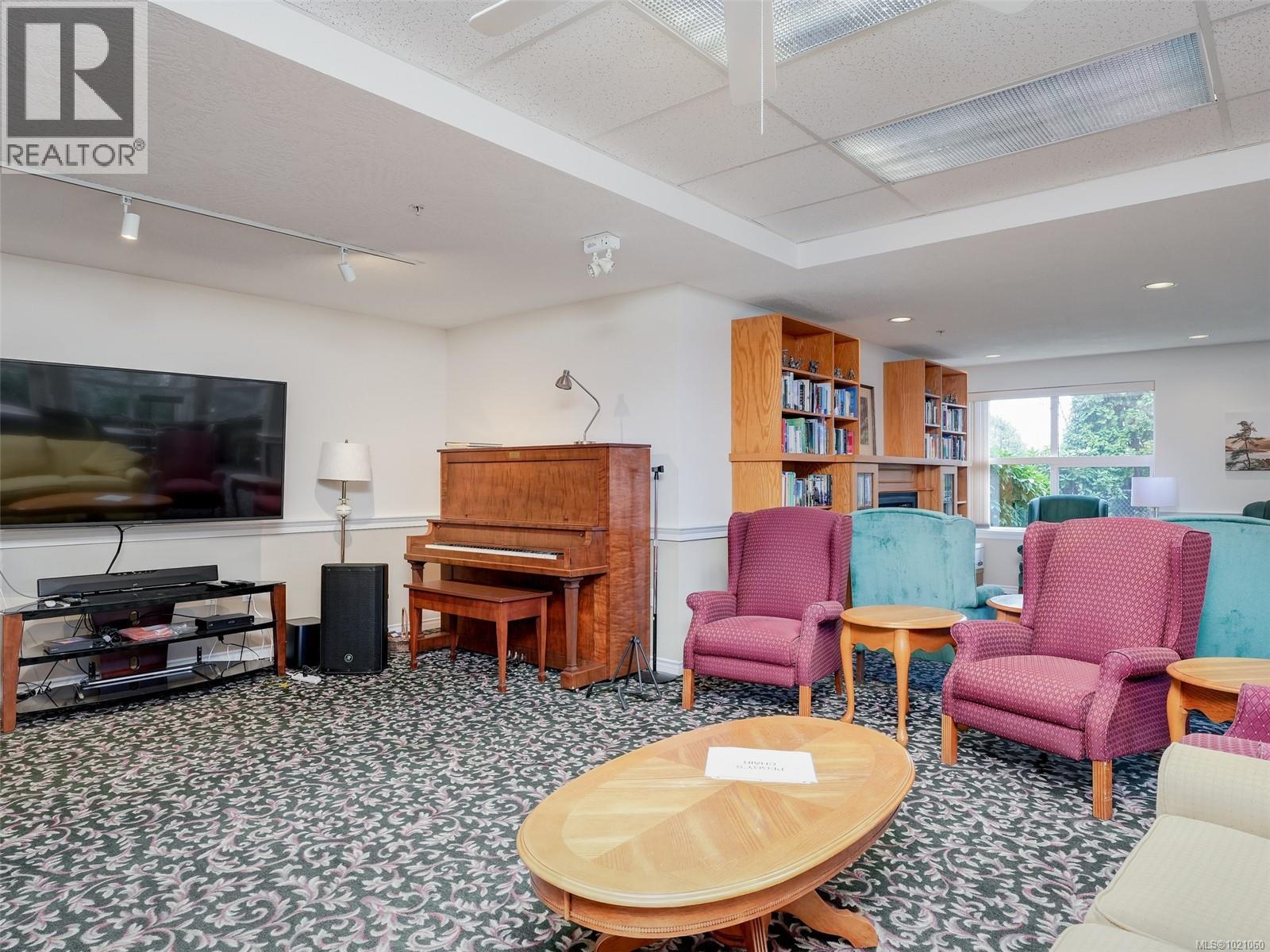 310 1485 Garnet Road, Saanich