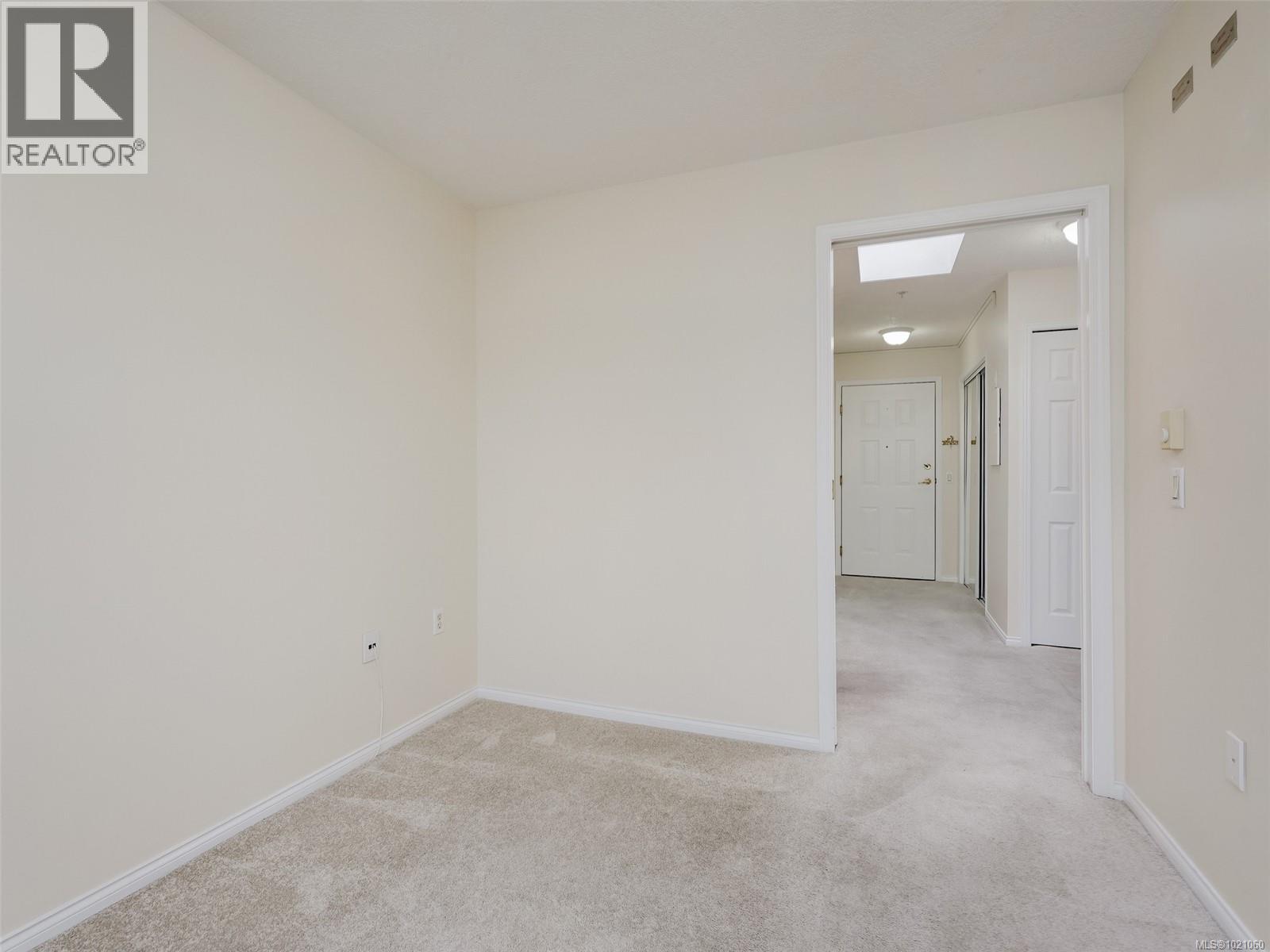 310 1485 Garnet Road, Saanich