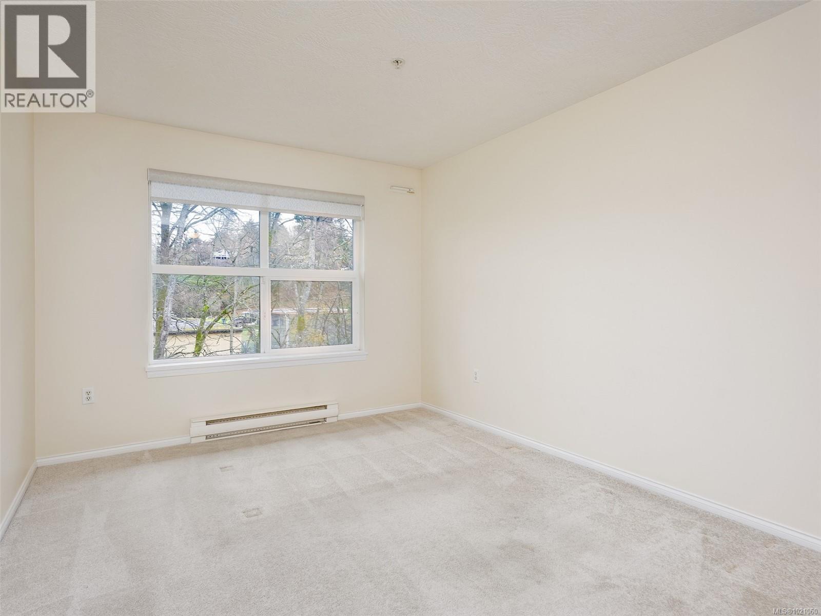 310 1485 Garnet Road, Saanich