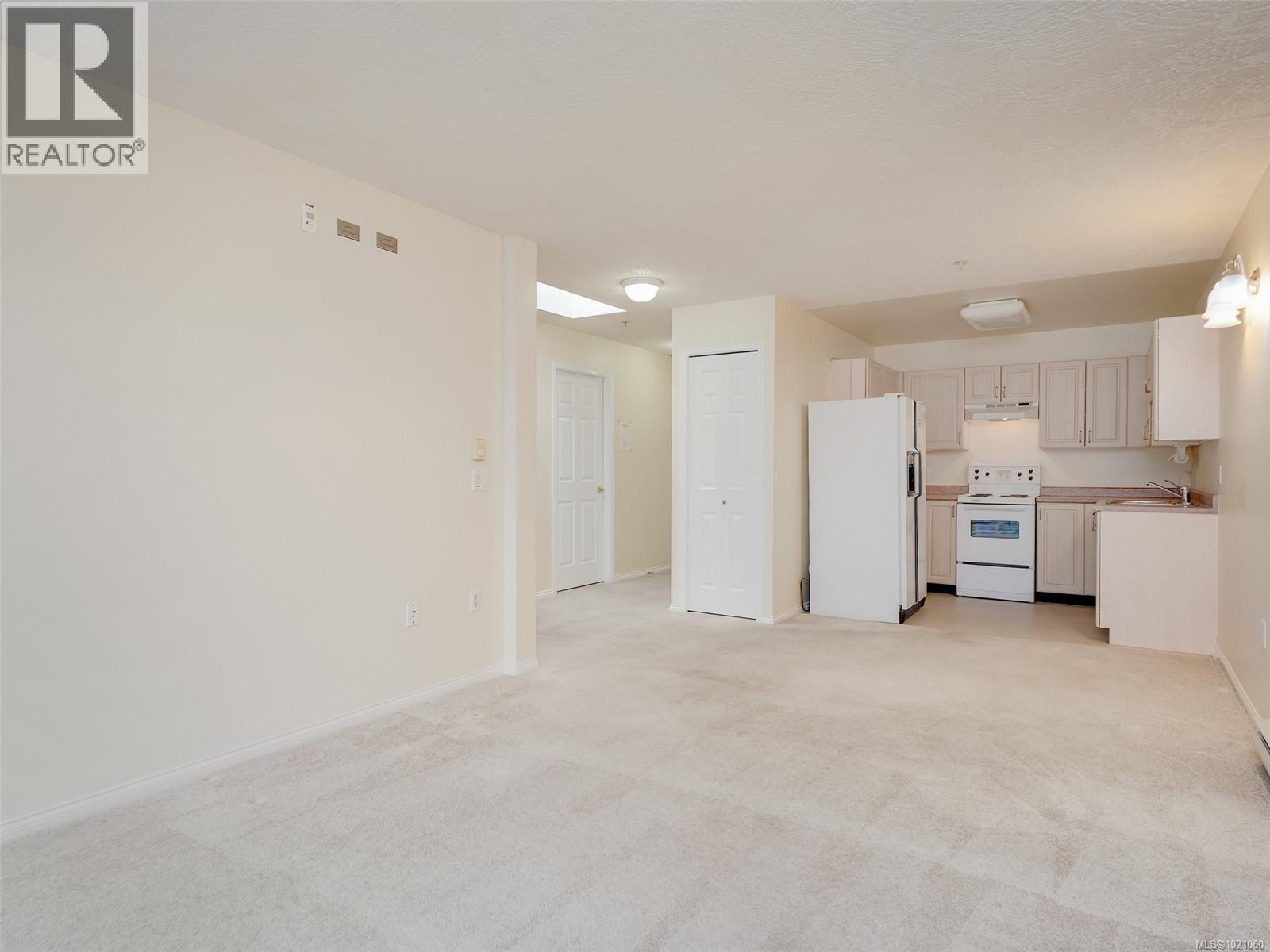 310 1485 Garnet Road, Saanich