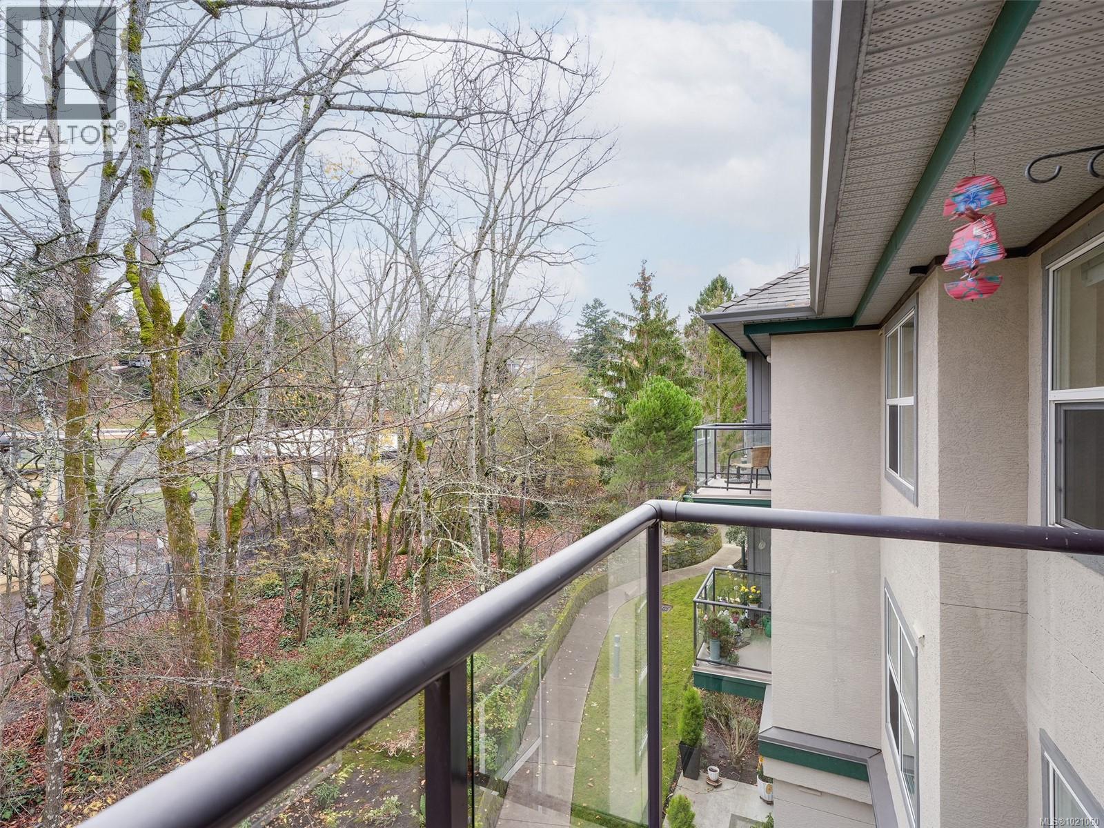 310 1485 Garnet Road, Saanich