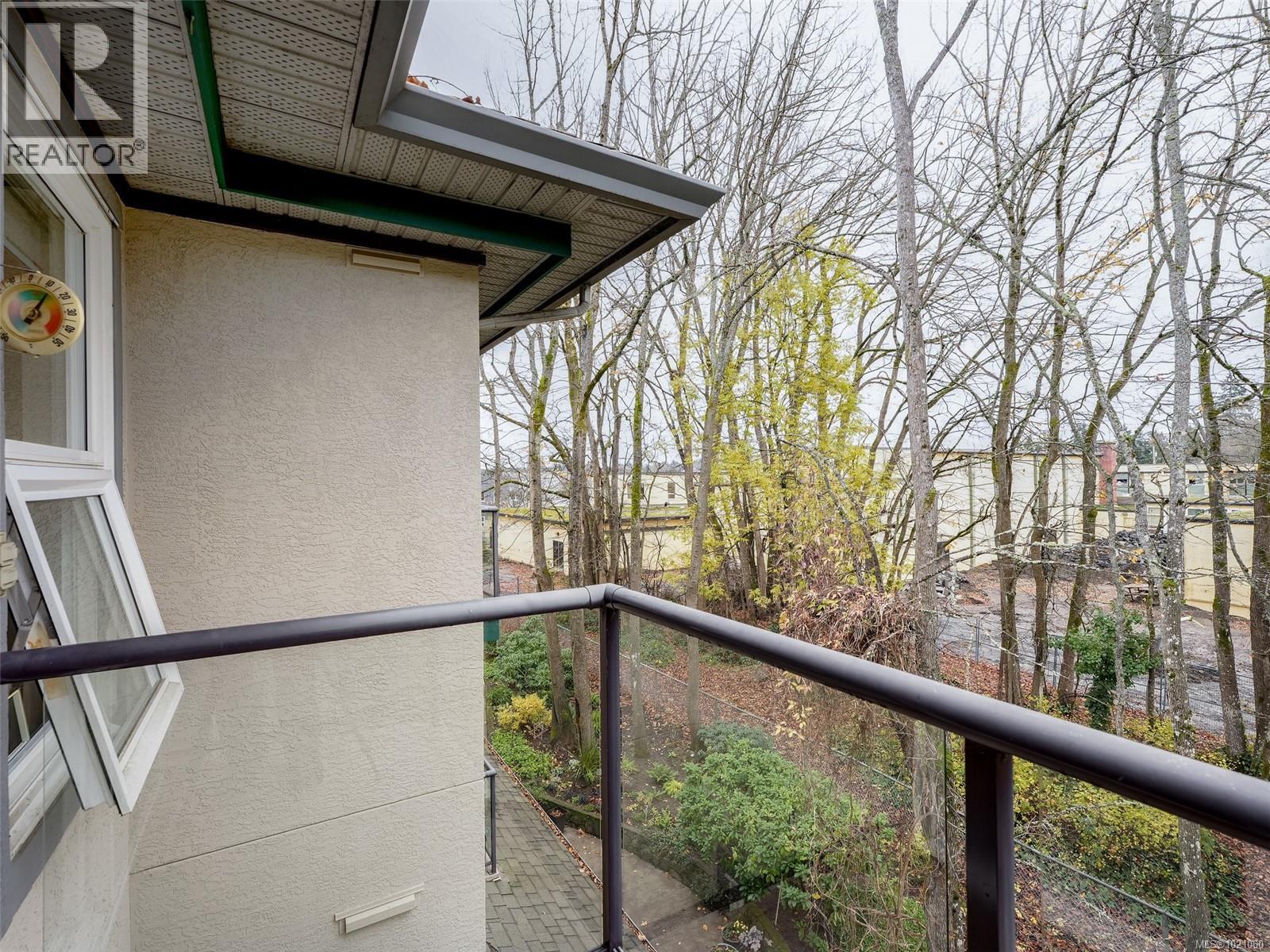 310 1485 Garnet Road, Saanich