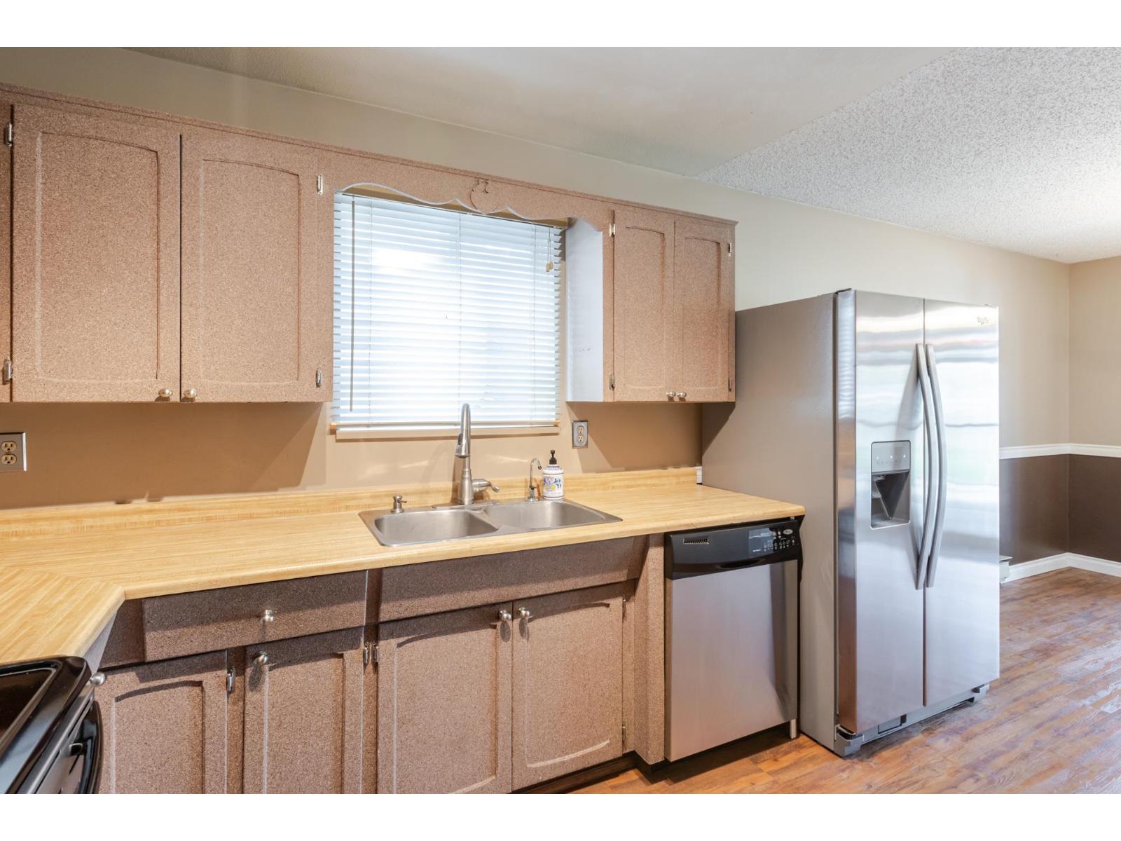 240 DAVIS CRESCENT, Langley