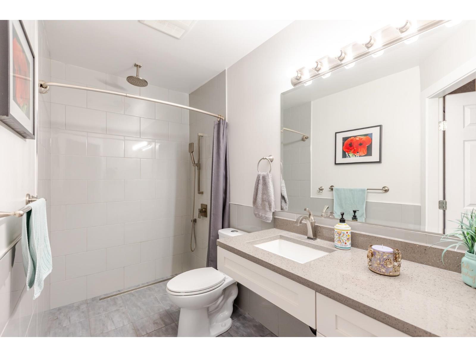 240 DAVIS CRESCENT, Langley