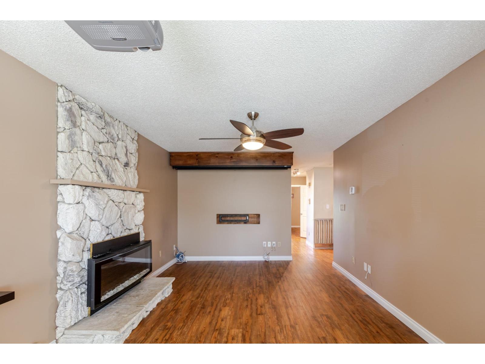 240 DAVIS CRESCENT, Langley