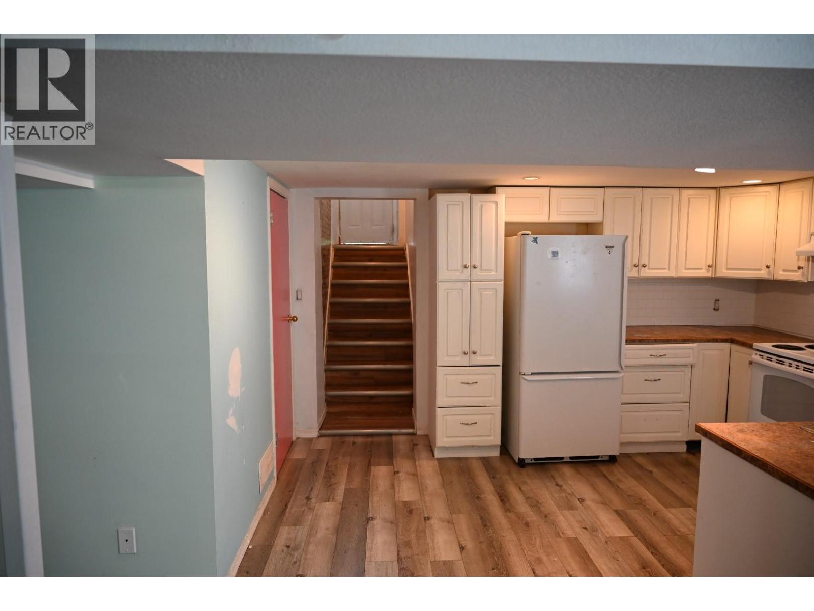 2560 Colony Street, Armstrong