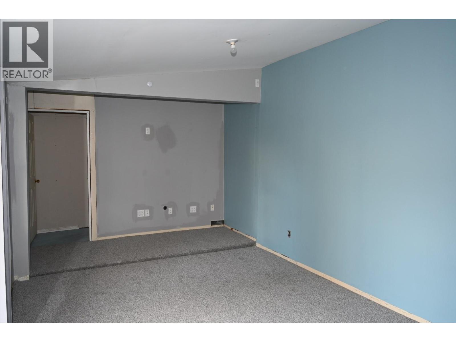 2560 Colony Street, Armstrong