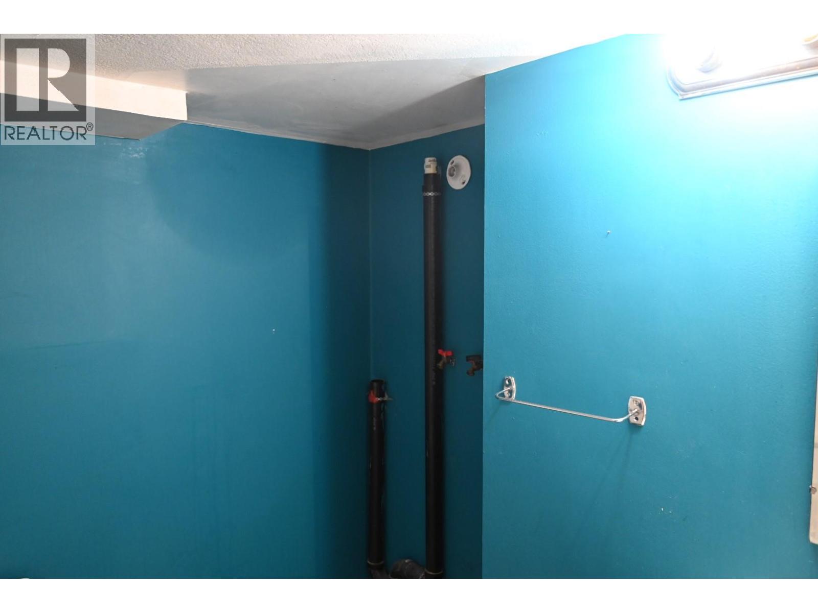 2560 Colony Street, Armstrong