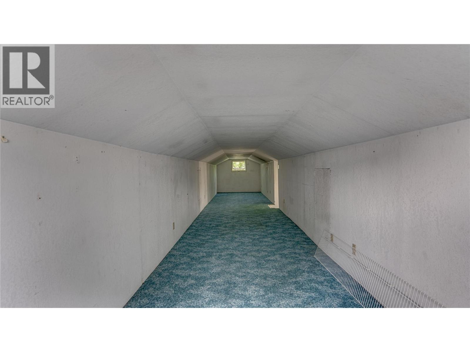 2560 Colony Street, Armstrong