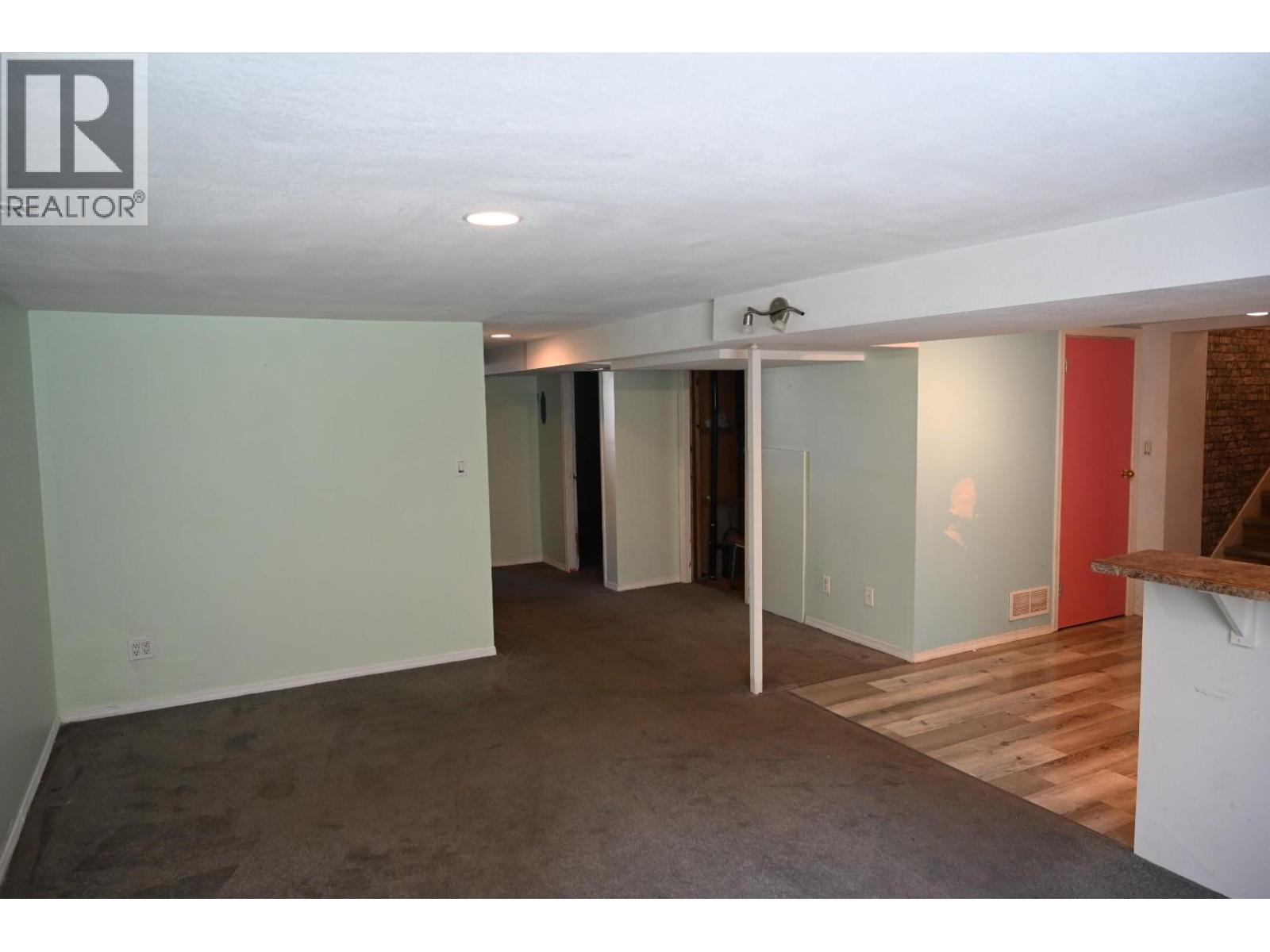 2560 Colony Street, Armstrong