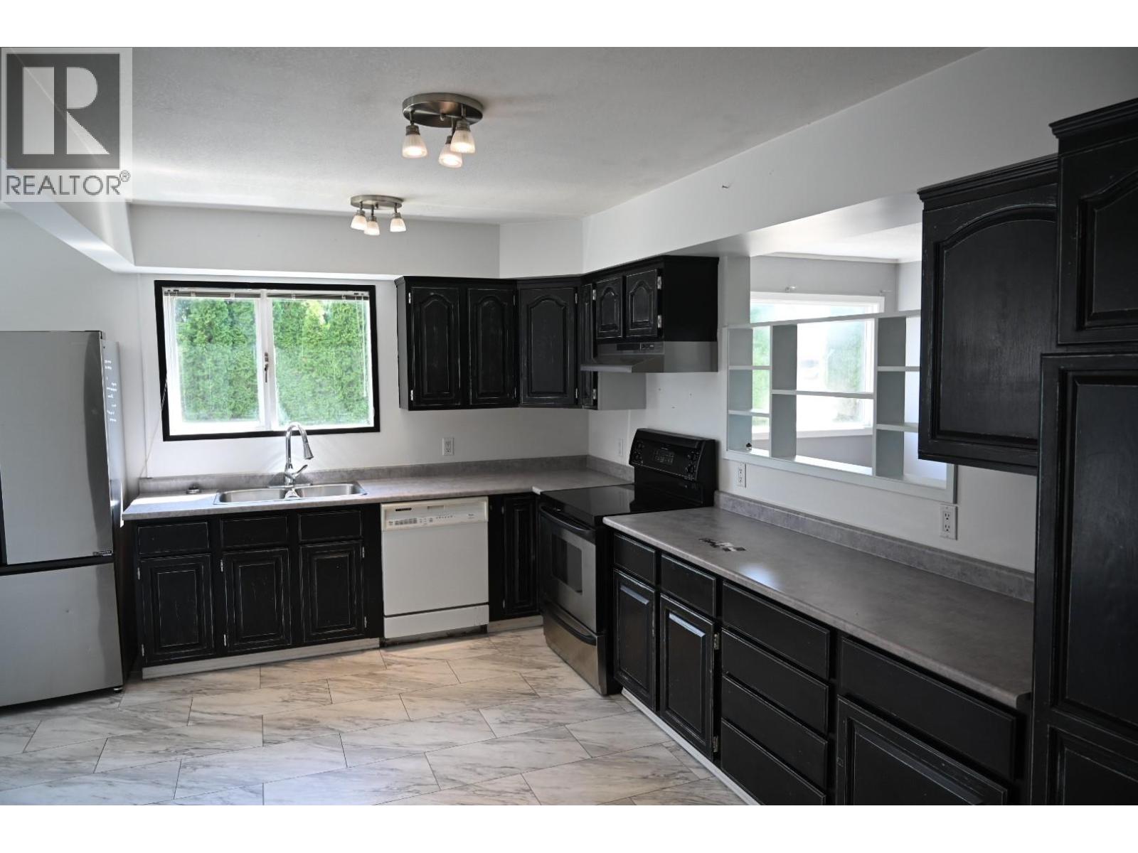 2560 Colony Street, Armstrong