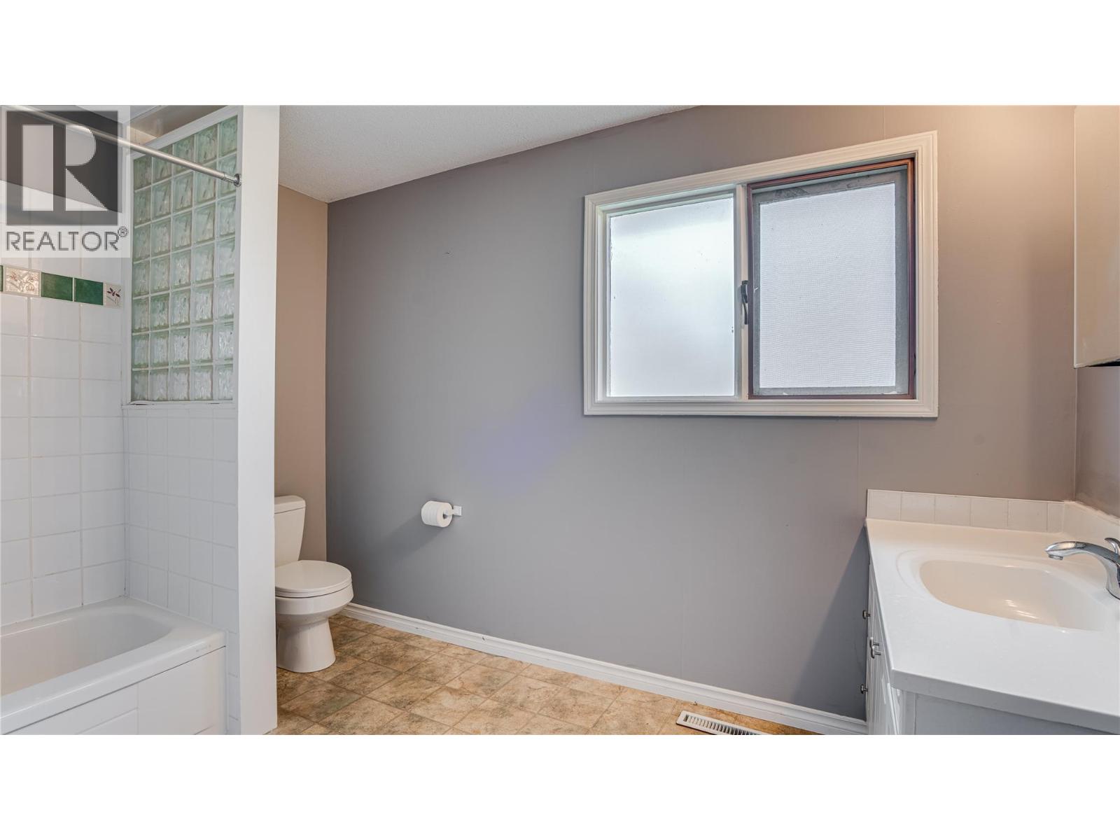 2560 Colony Street, Armstrong