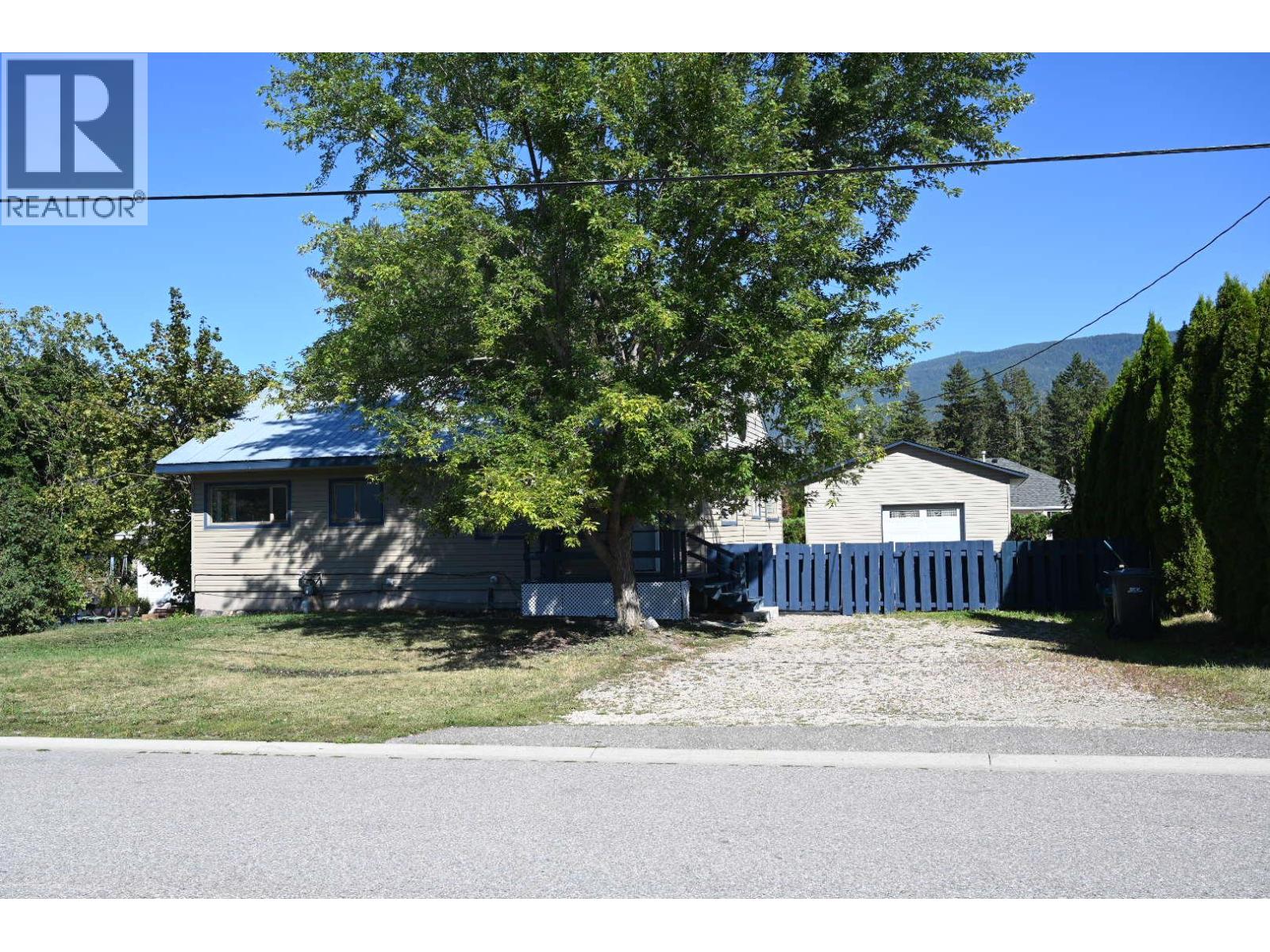 2560 Colony Street, Armstrong