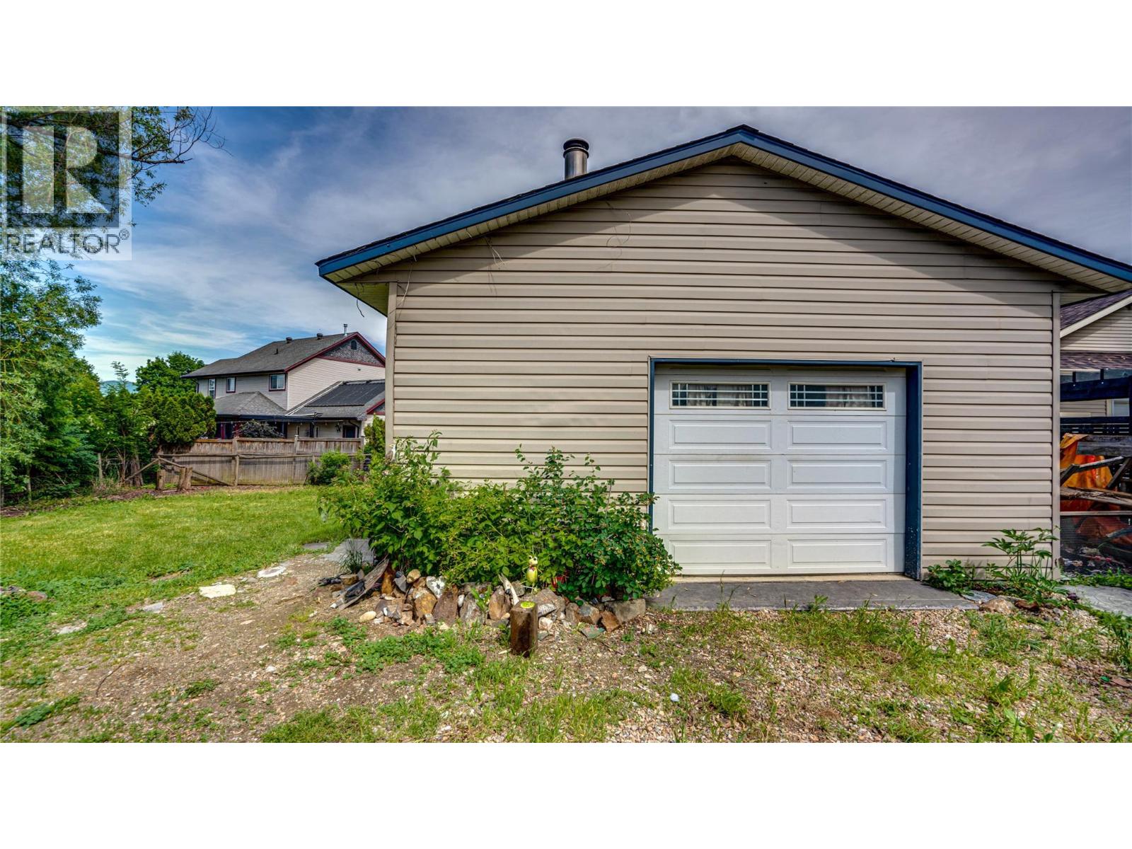 2560 Colony Street, Armstrong