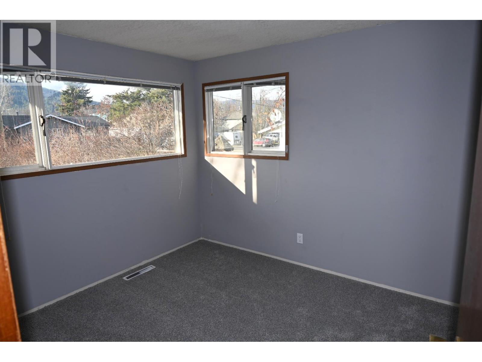 2560 Colony Street, Armstrong