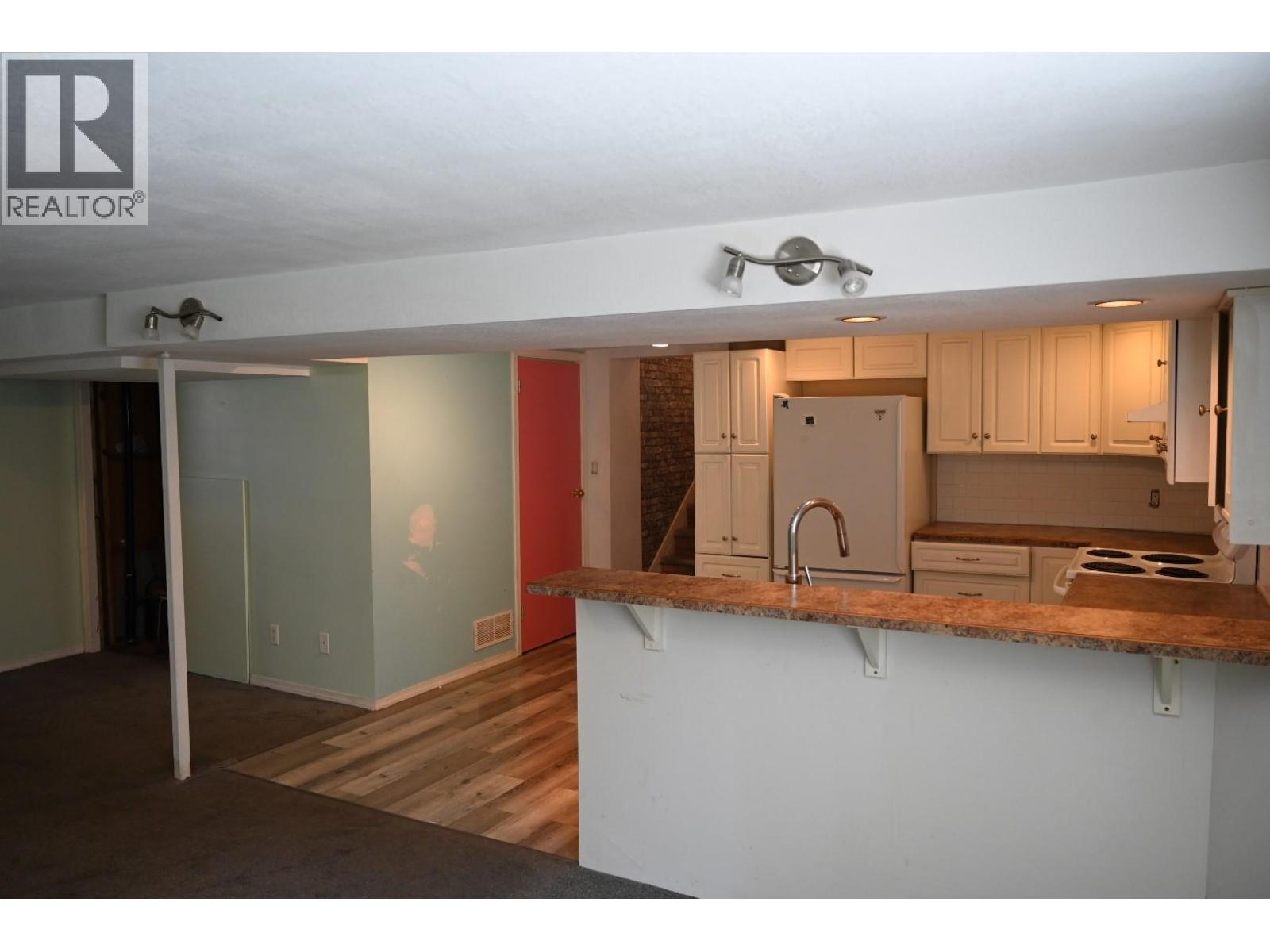 2560 Colony Street, Armstrong