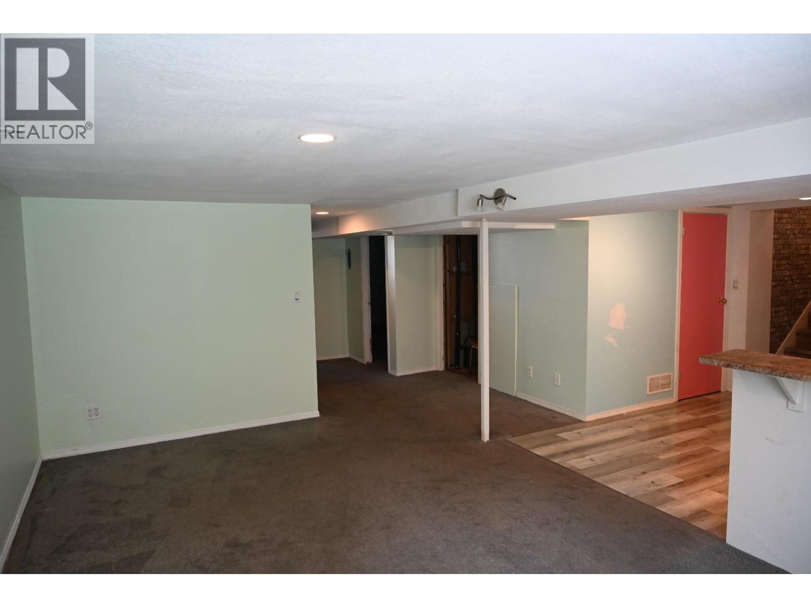 2560 Colony Street, Armstrong