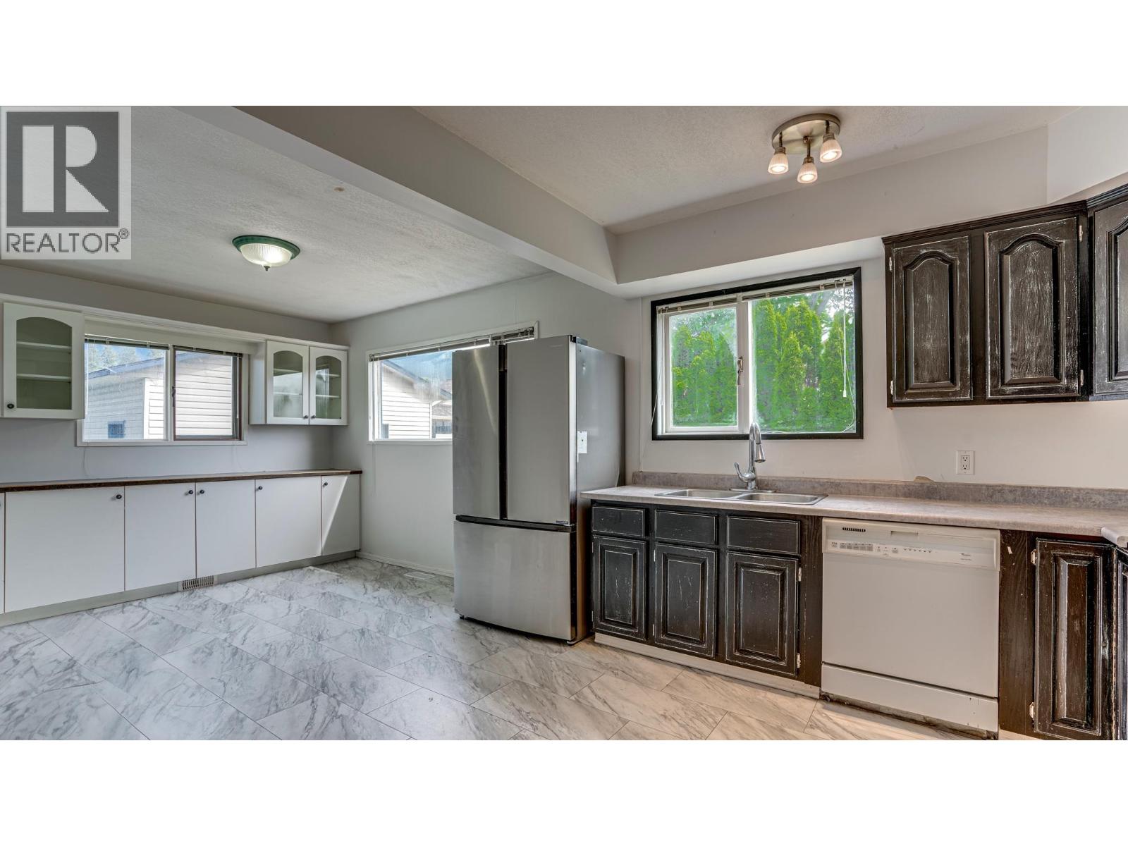 2560 Colony Street, Armstrong