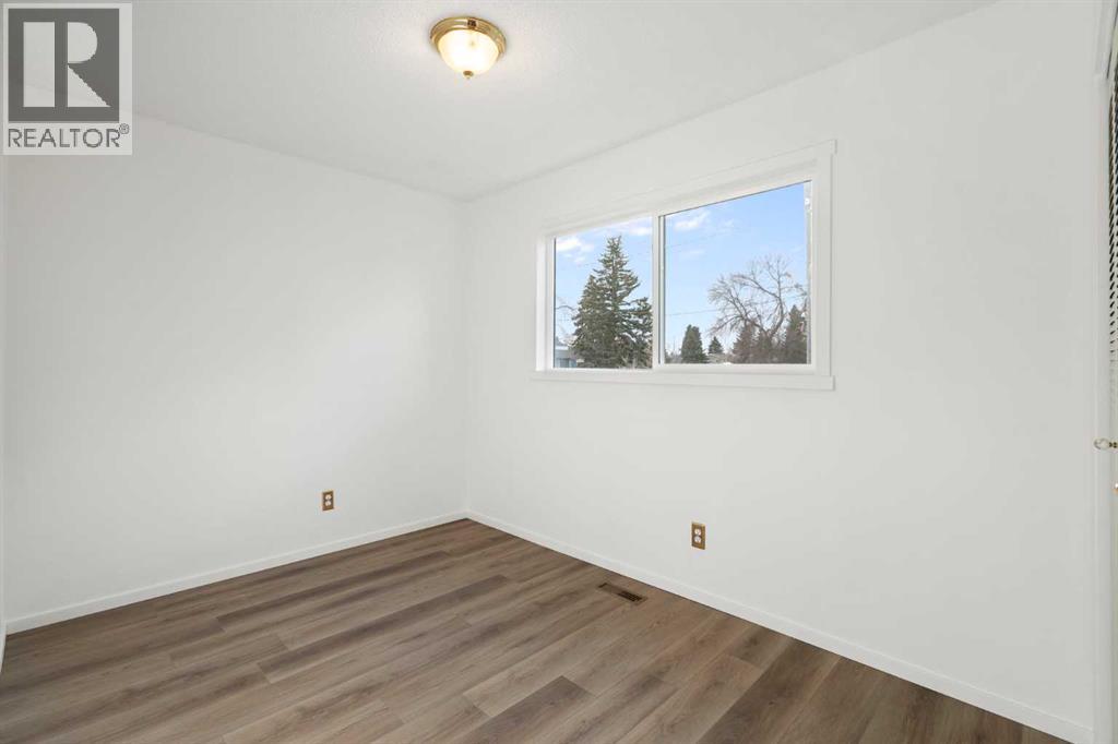 Single Family House Bungalow for Sale in  Dovercliffe Close SE Dover Calgary 