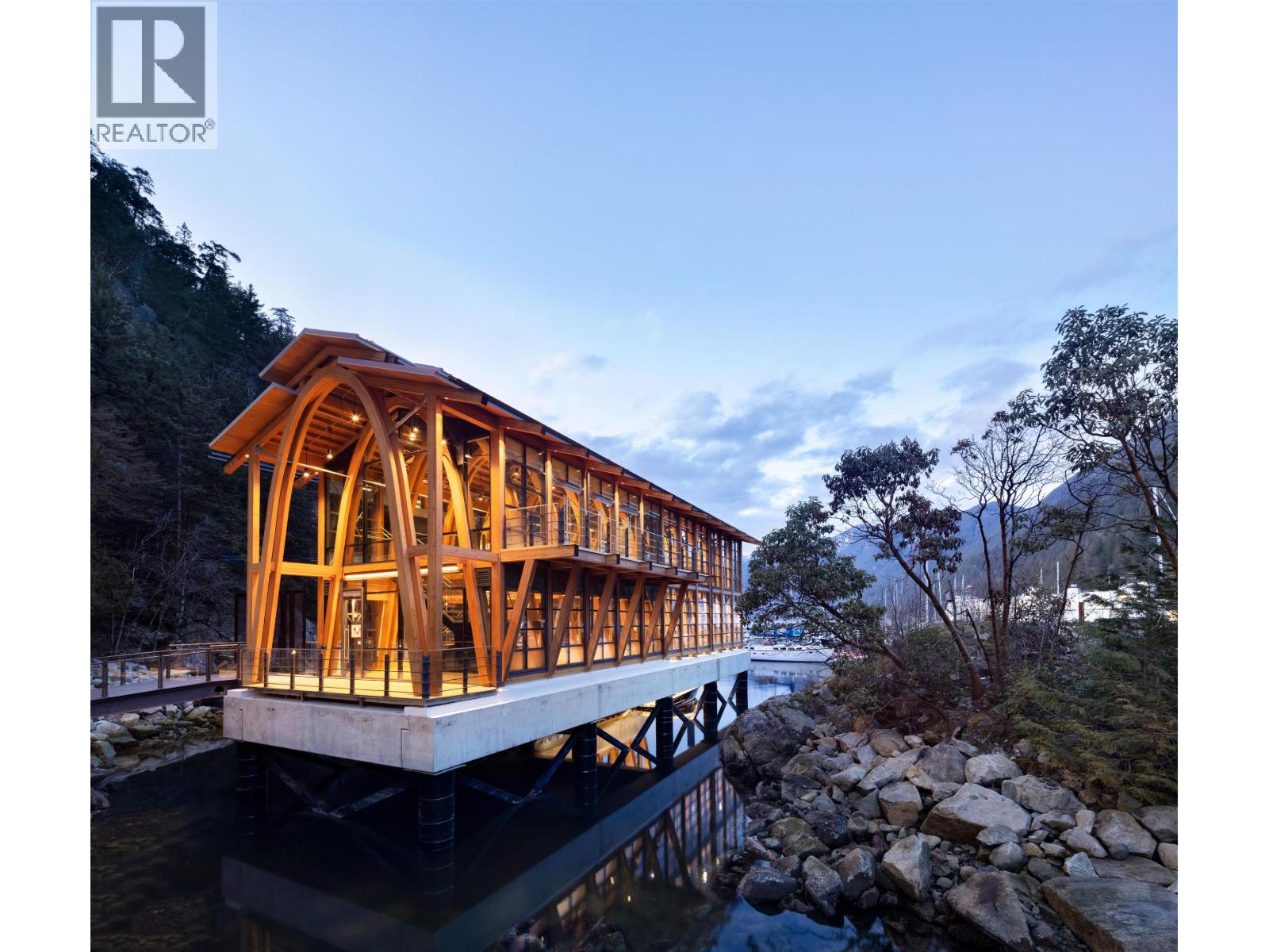 202 6691 NELSON AVENUE, West Vancouver