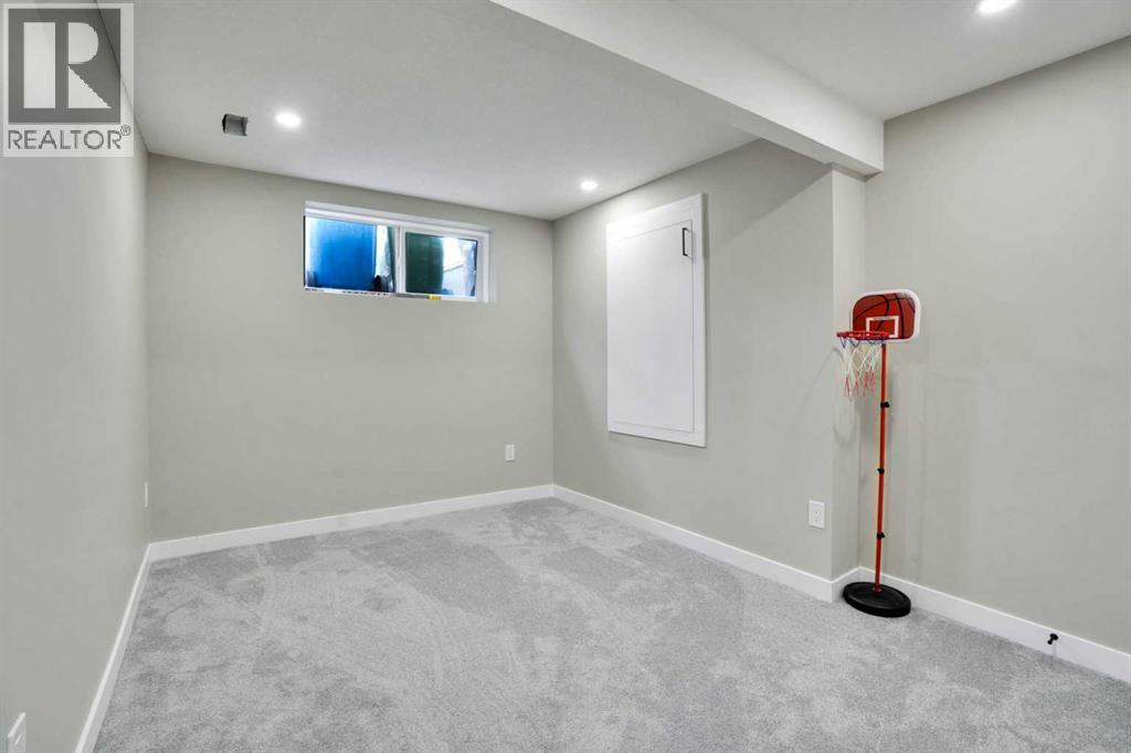 Single Family House for Sale in  Saddlehorn Crescent NE Saddle Ridge Calgary 