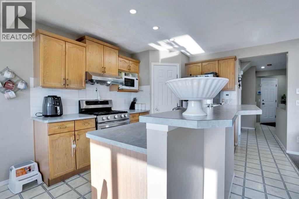 Single Family House for Sale in  Saddlehorn Crescent NE Saddle Ridge Calgary 