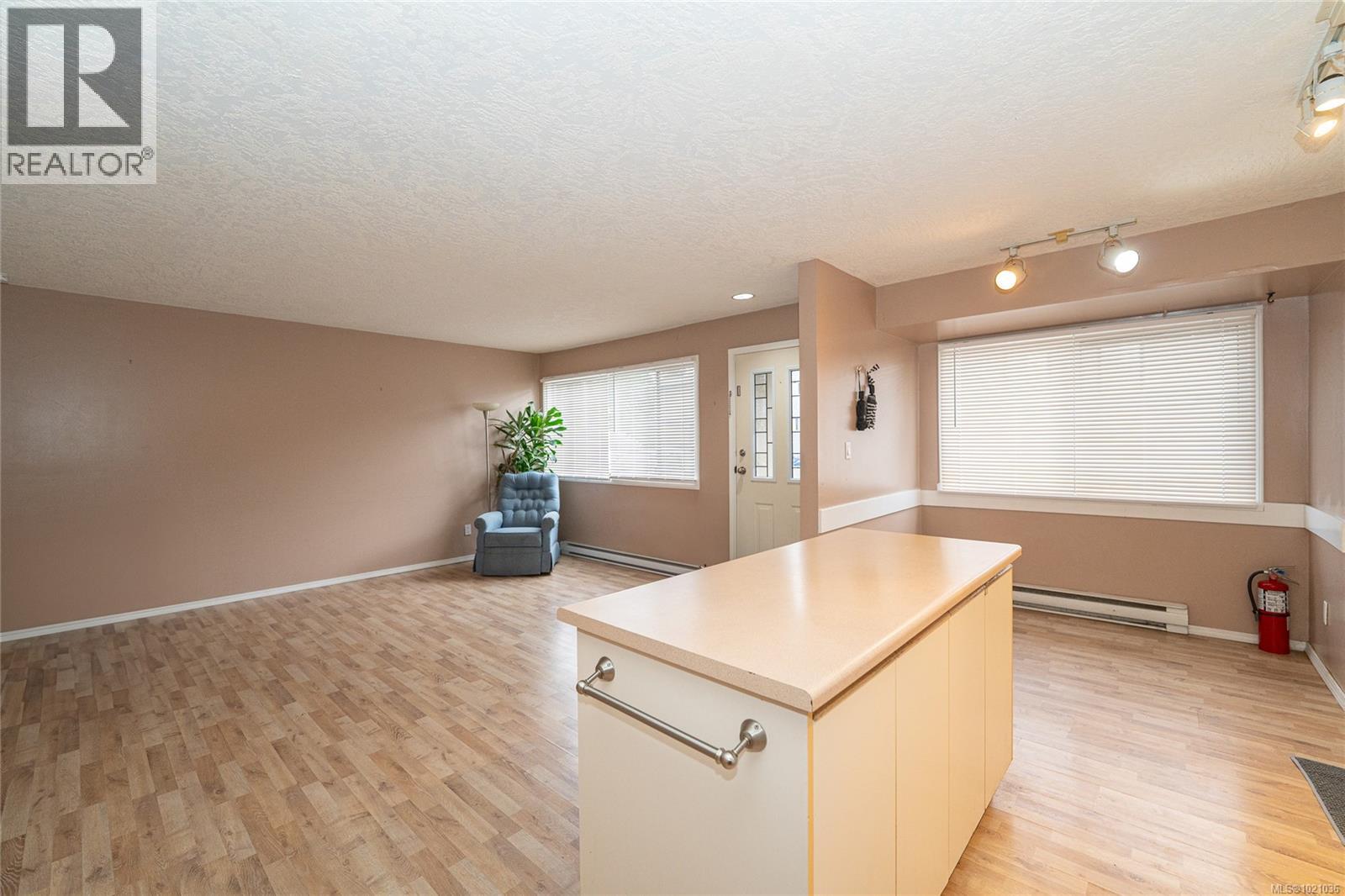 103 2525 Dingwall St, Duncan