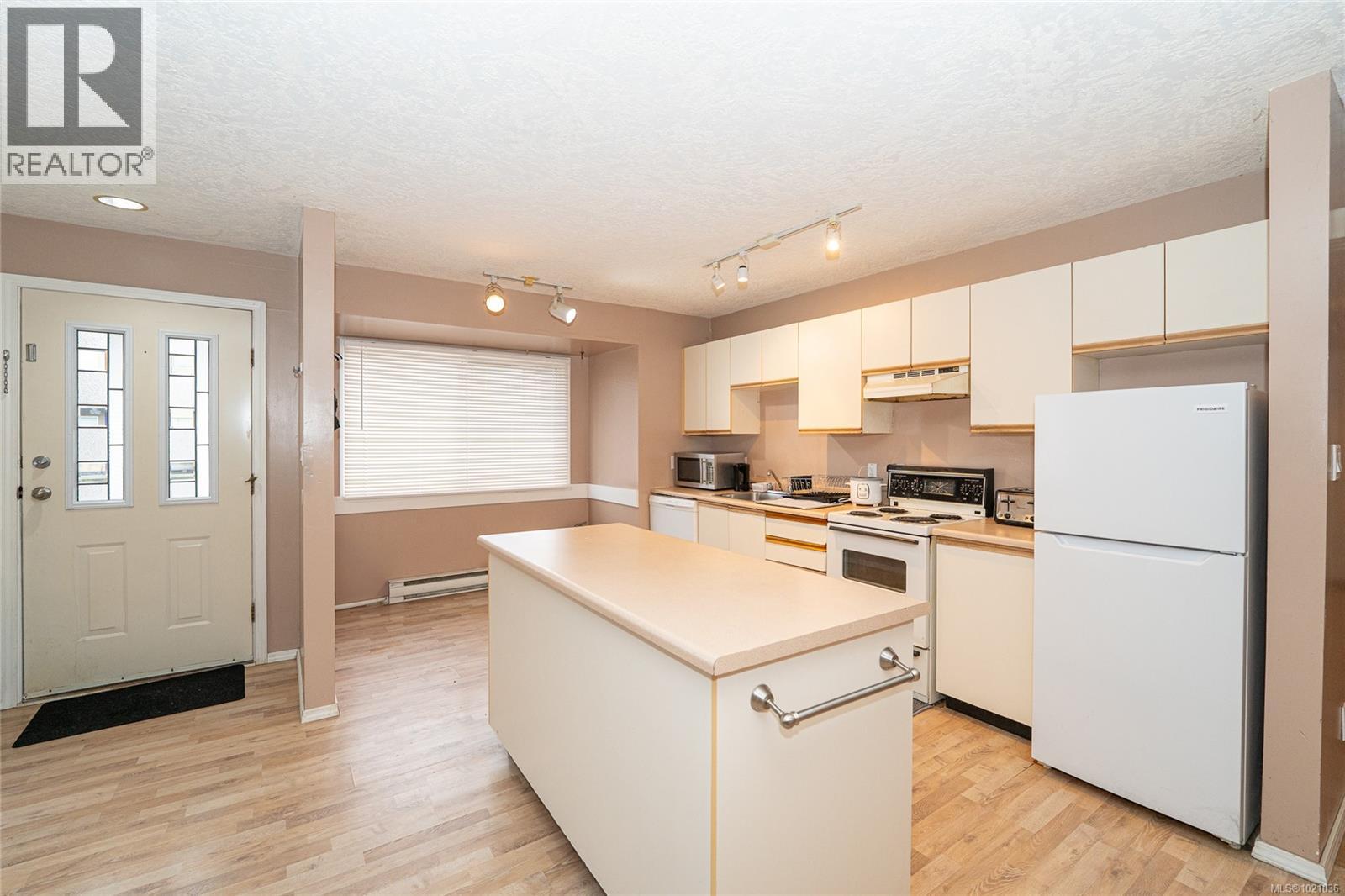 103 2525 Dingwall St, Duncan